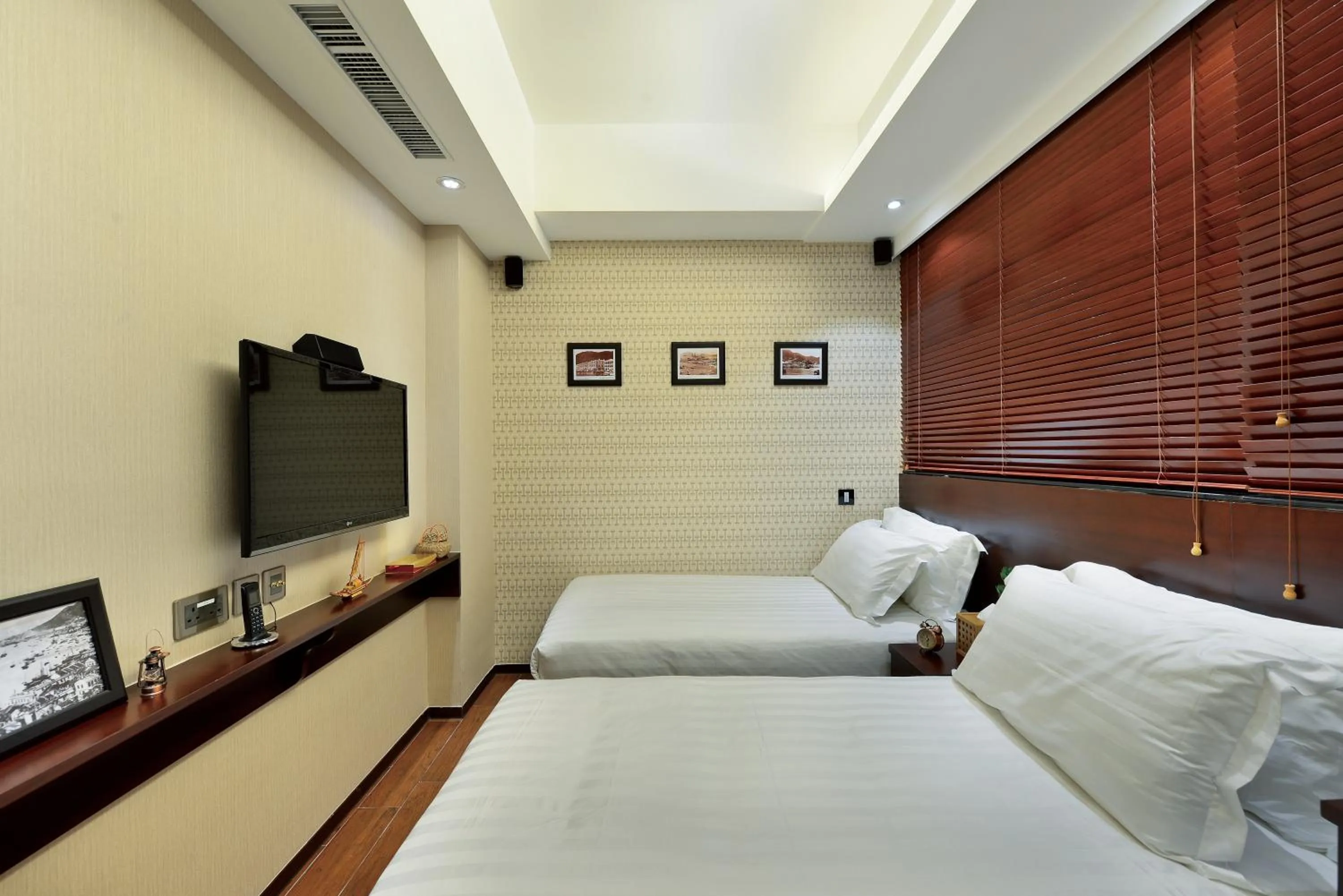 Photo of the whole room in The Shai Red - formerly Mingle in The Shai