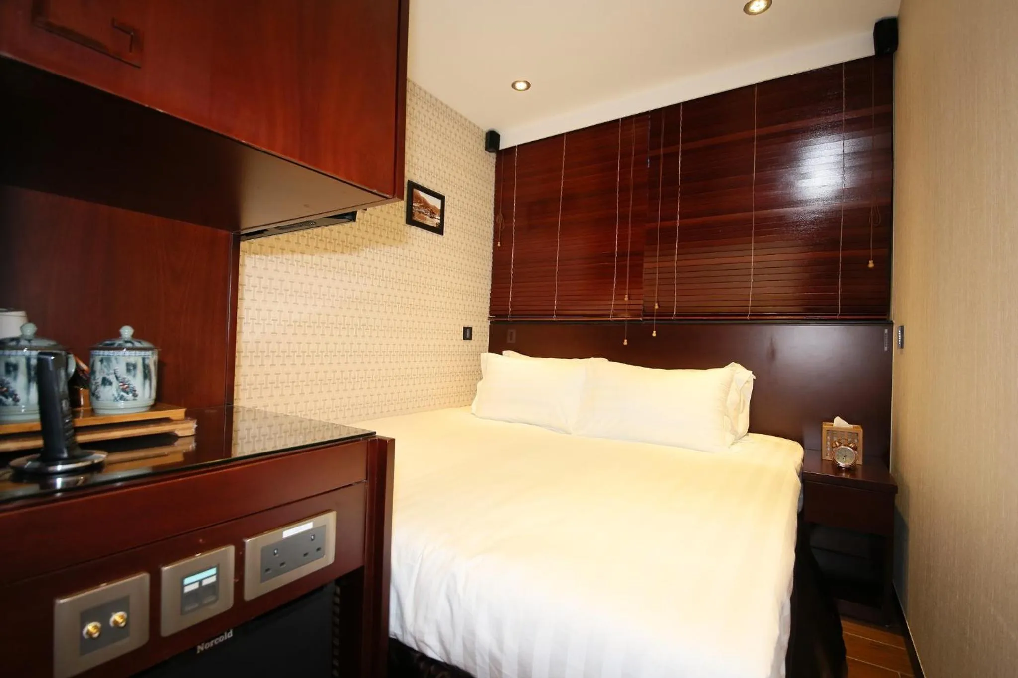 The Shai Red - formerly Mingle in The Shai