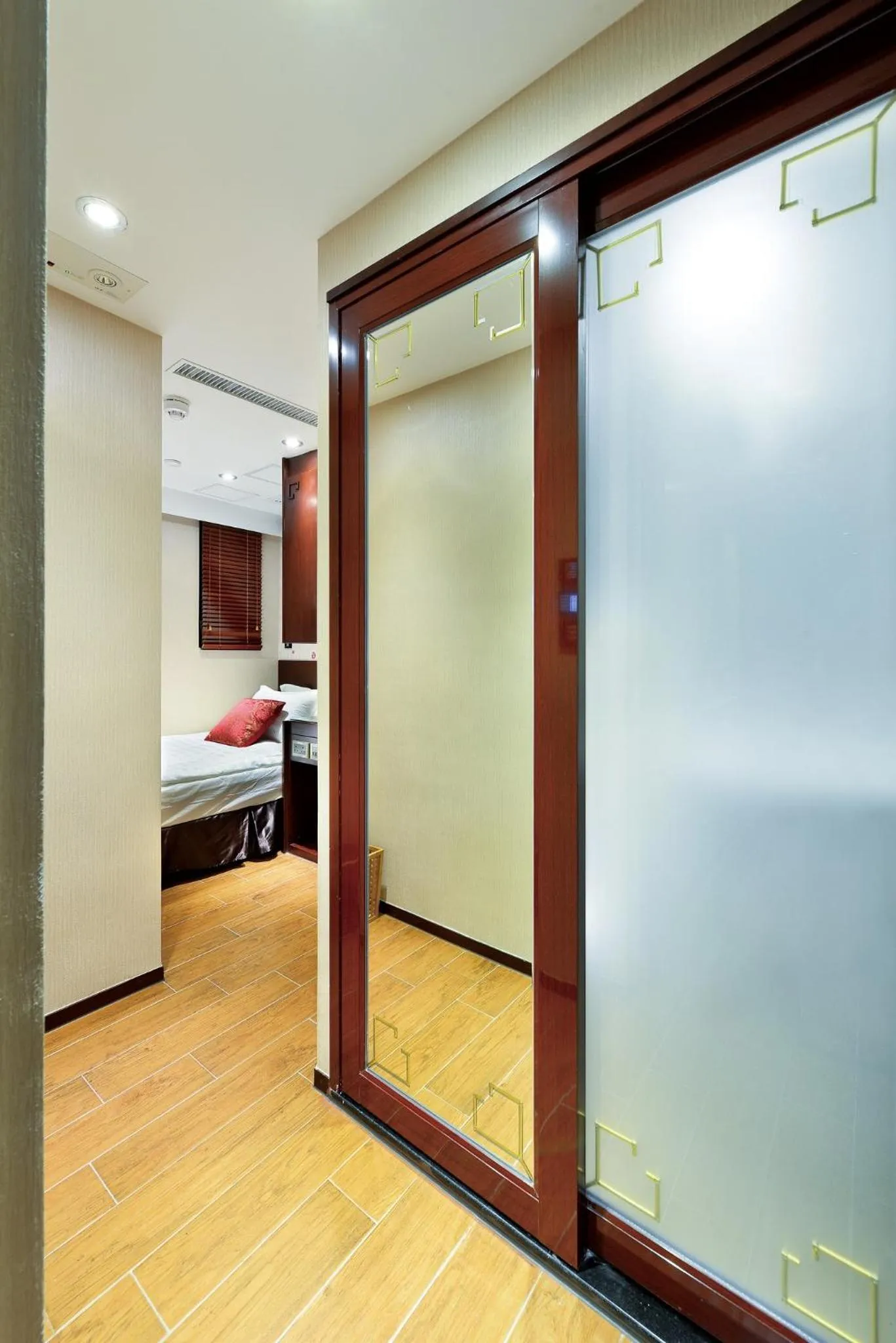 Photo of the whole room in The Shai Red - formerly Mingle in The Shai