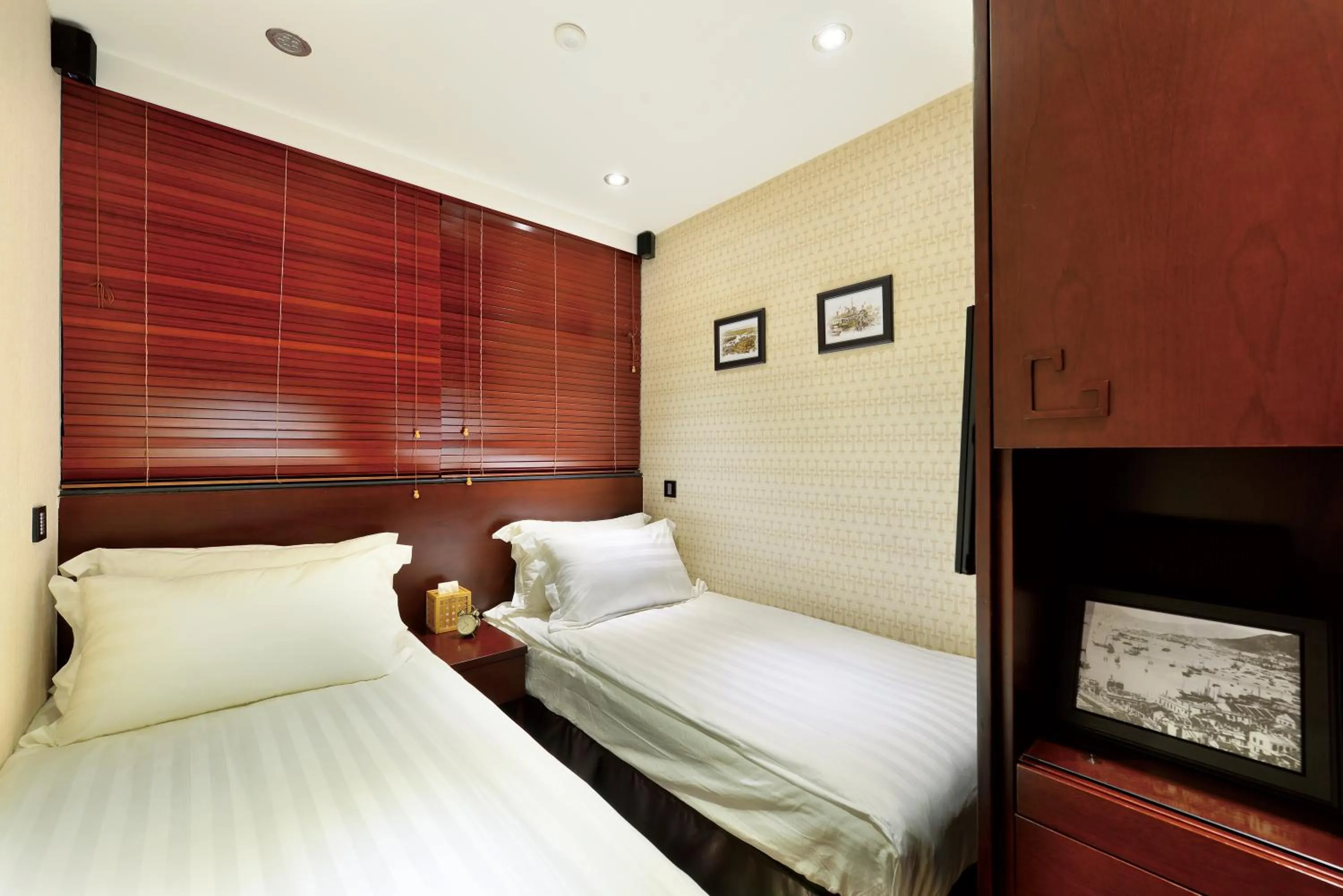 Photo of the whole room in The Shai Red - formerly Mingle in The Shai