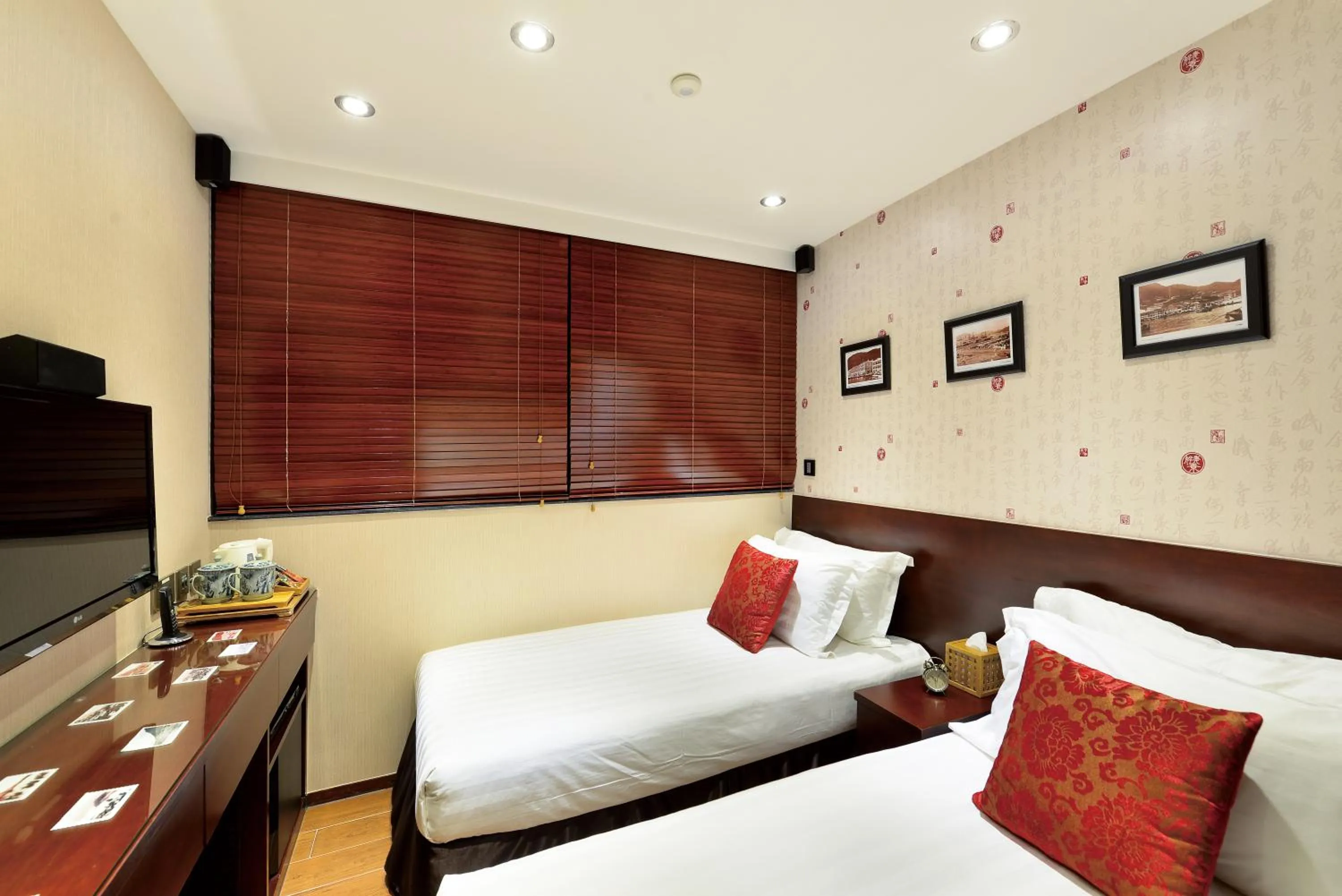 Photo of the whole room in The Shai Red - formerly Mingle in The Shai