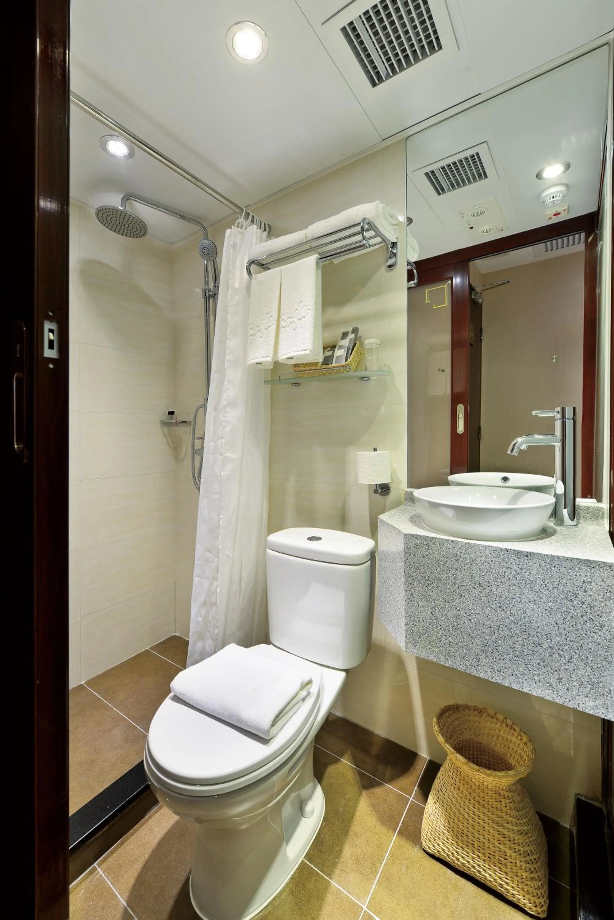 Shower in The Shai Red - formerly Mingle in The Shai