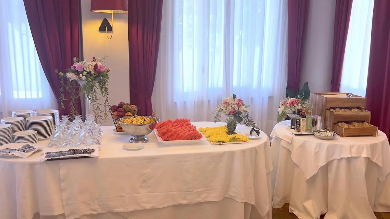 Food and drinks in BAJAMAR BEACH HOTEL