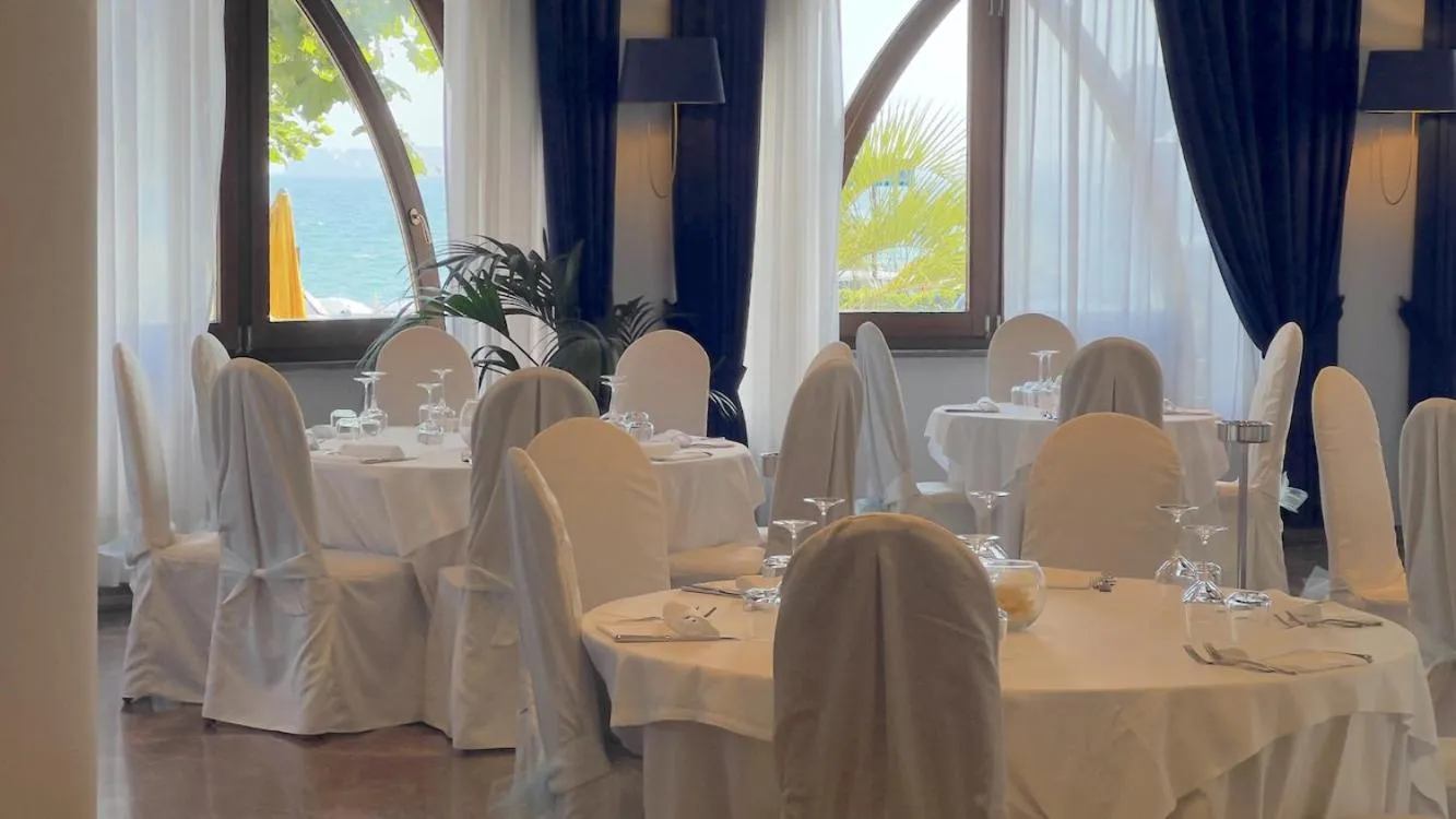 Restaurant/places to eat in BAJAMAR BEACH HOTEL