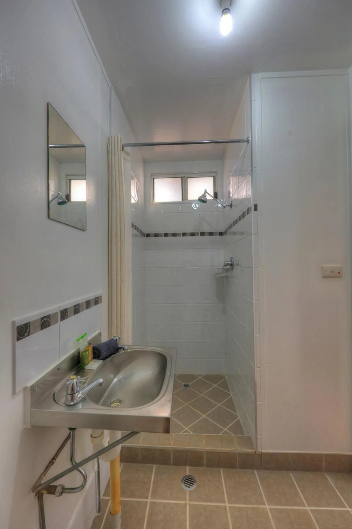 Bathroom in Halls Creek Motel