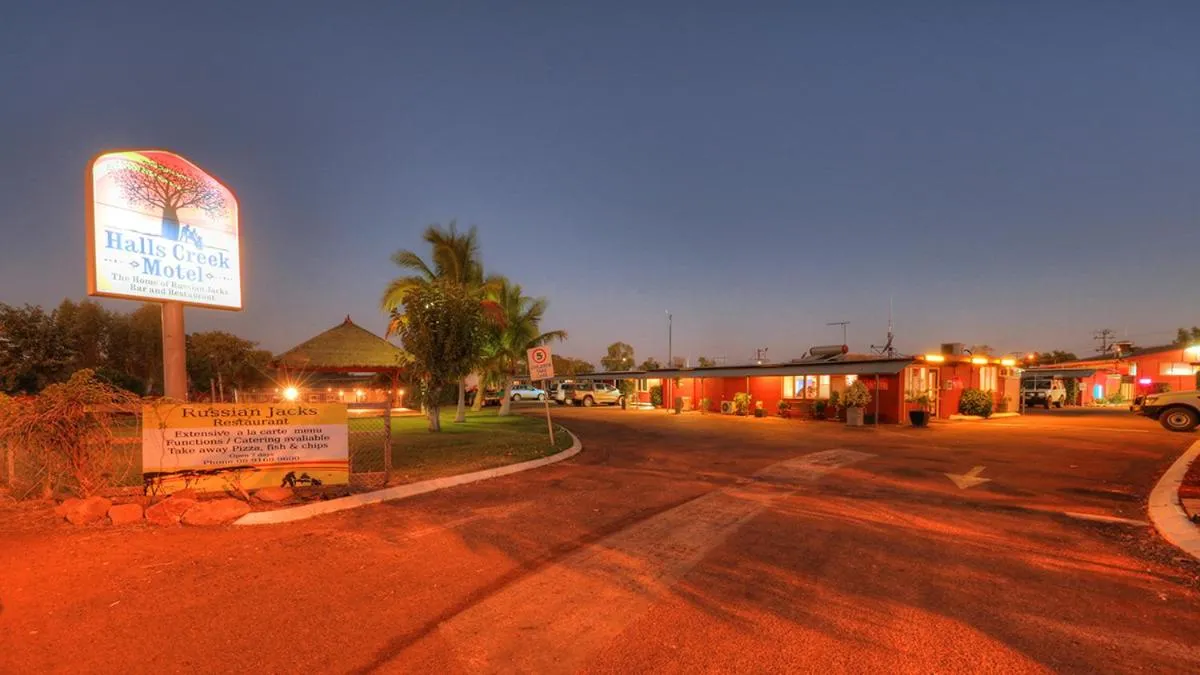 Facade/entrance in Halls Creek Motel