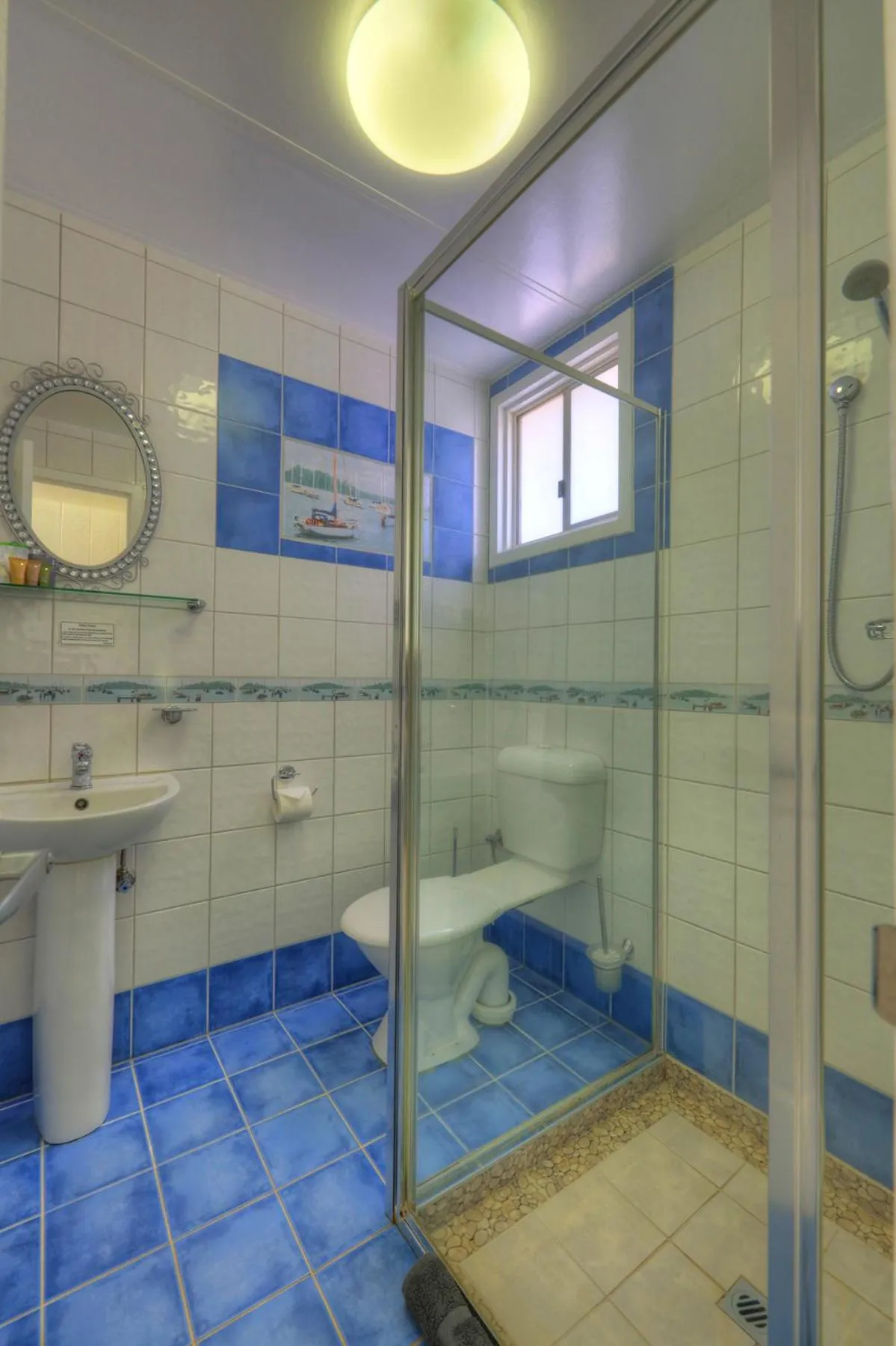 Bathroom in Halls Creek Motel