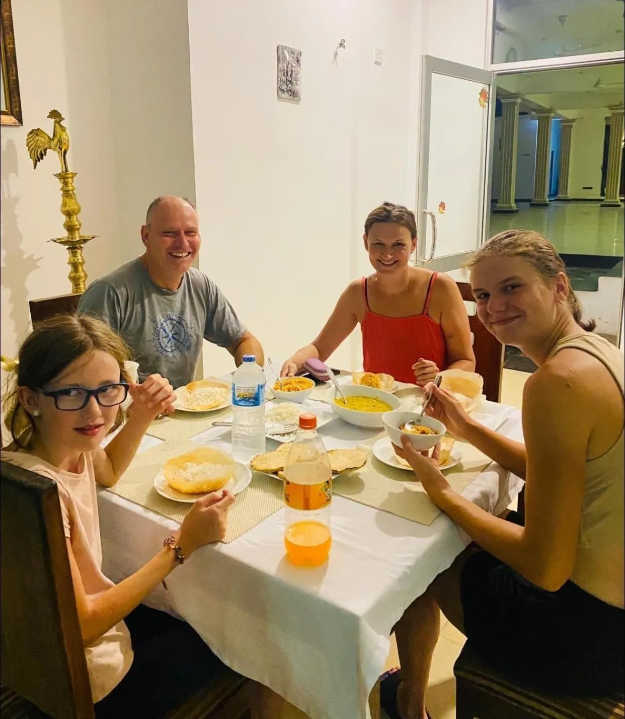 Restaurant/places to eat in Royal Nest