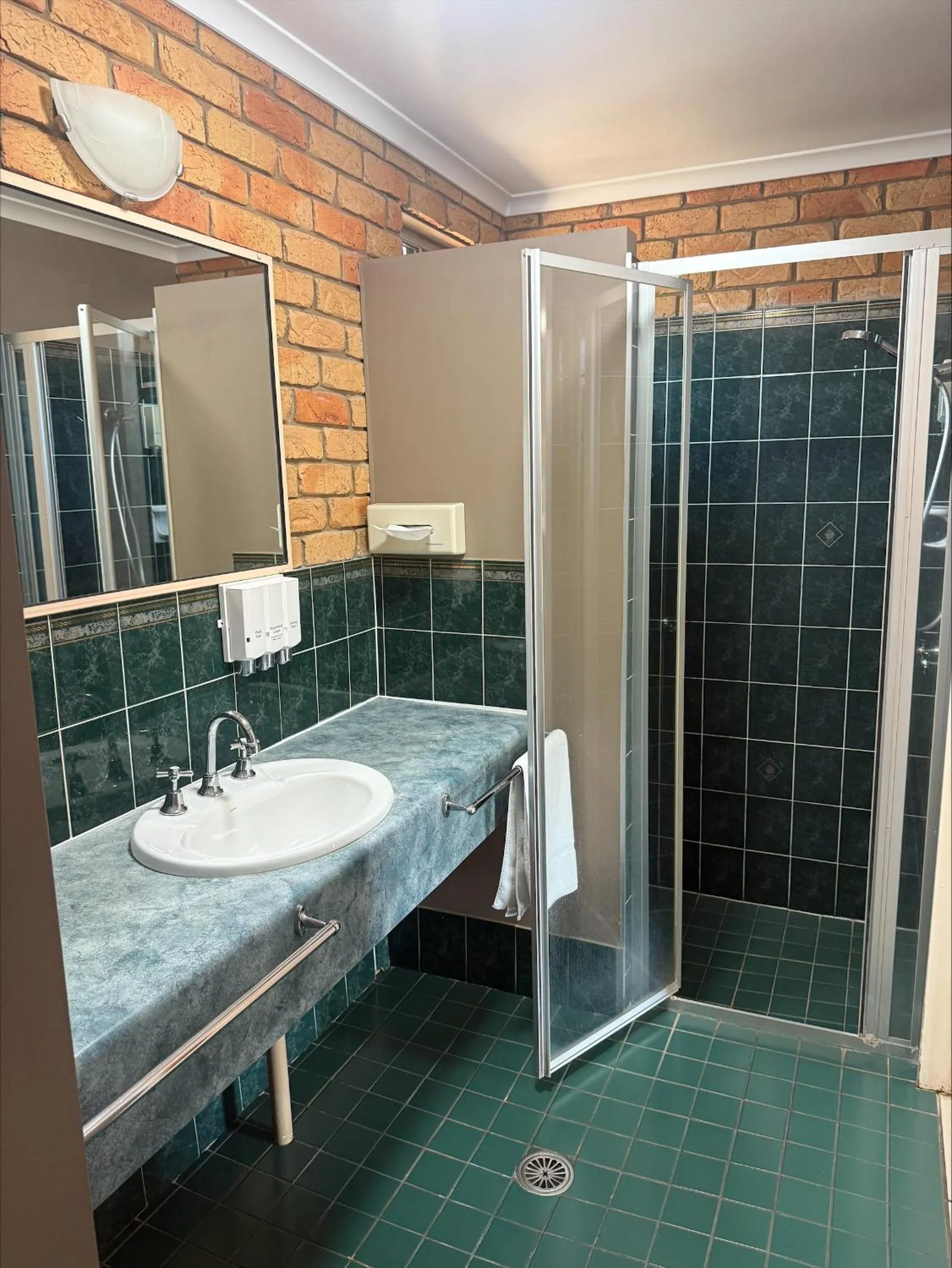 Emerald Highlands Motel