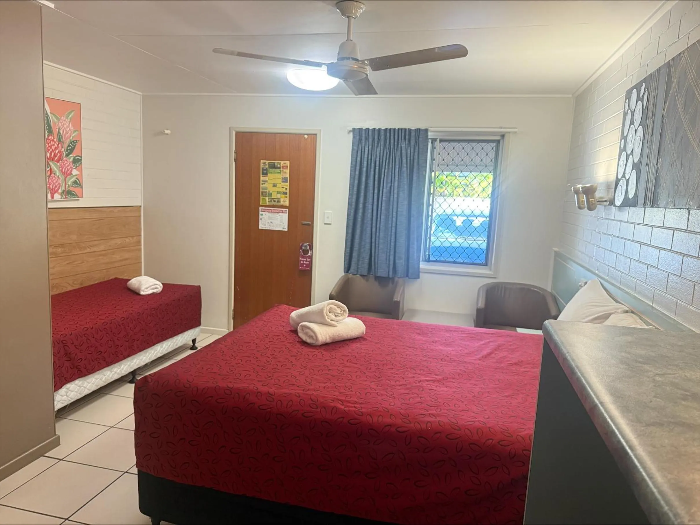 Bed in Emerald Highlands Motel