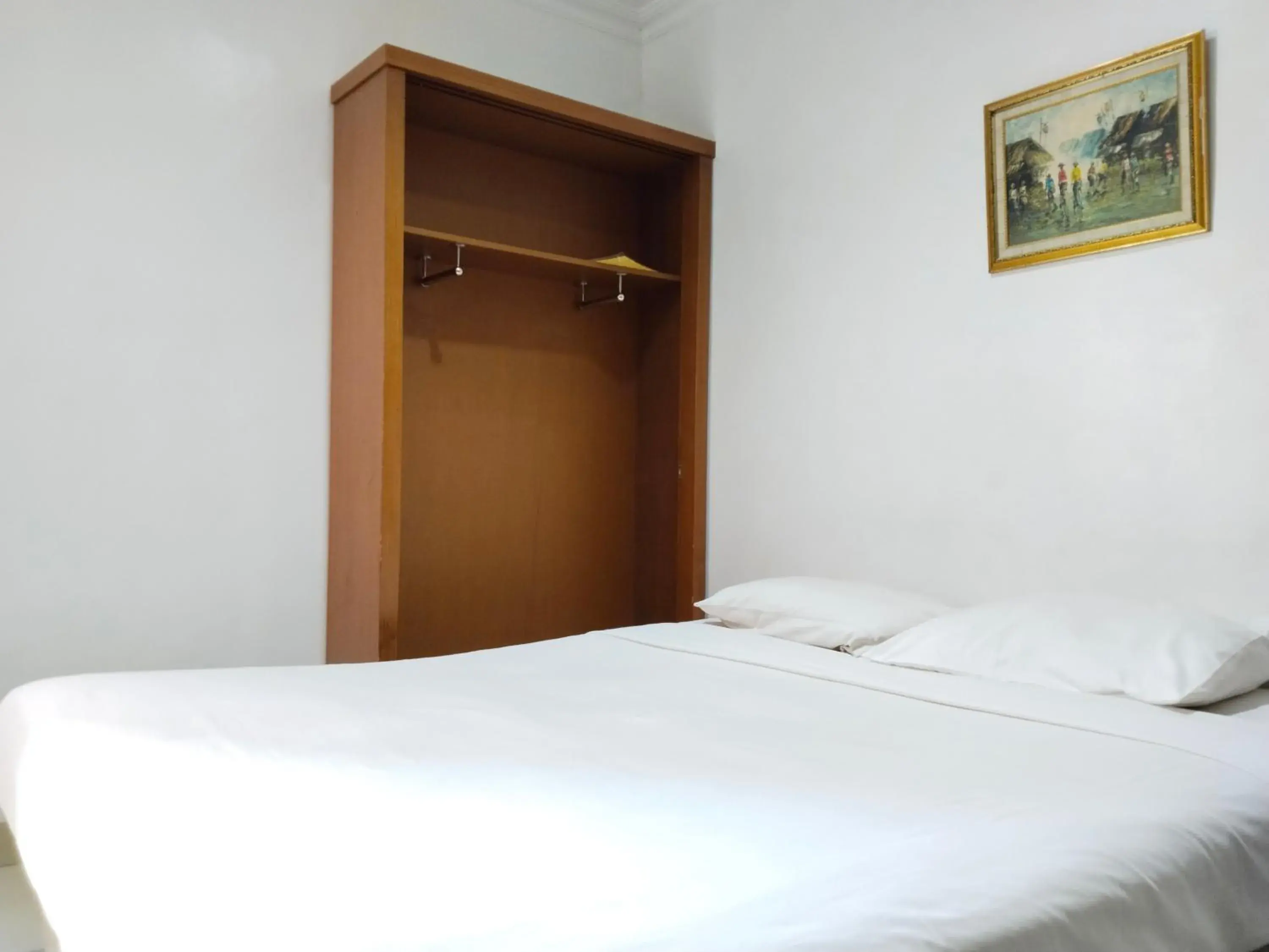 Standard Double Room in Metro Hotel Bekasi powered by Cocotel Standard Double Room in Metro Hotel Bekasi powered by Cocotel