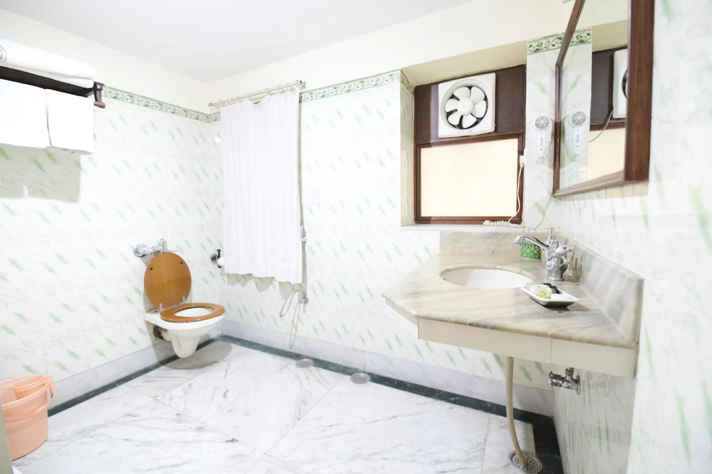 Bathroom, Bed in Hotel Meghniwas