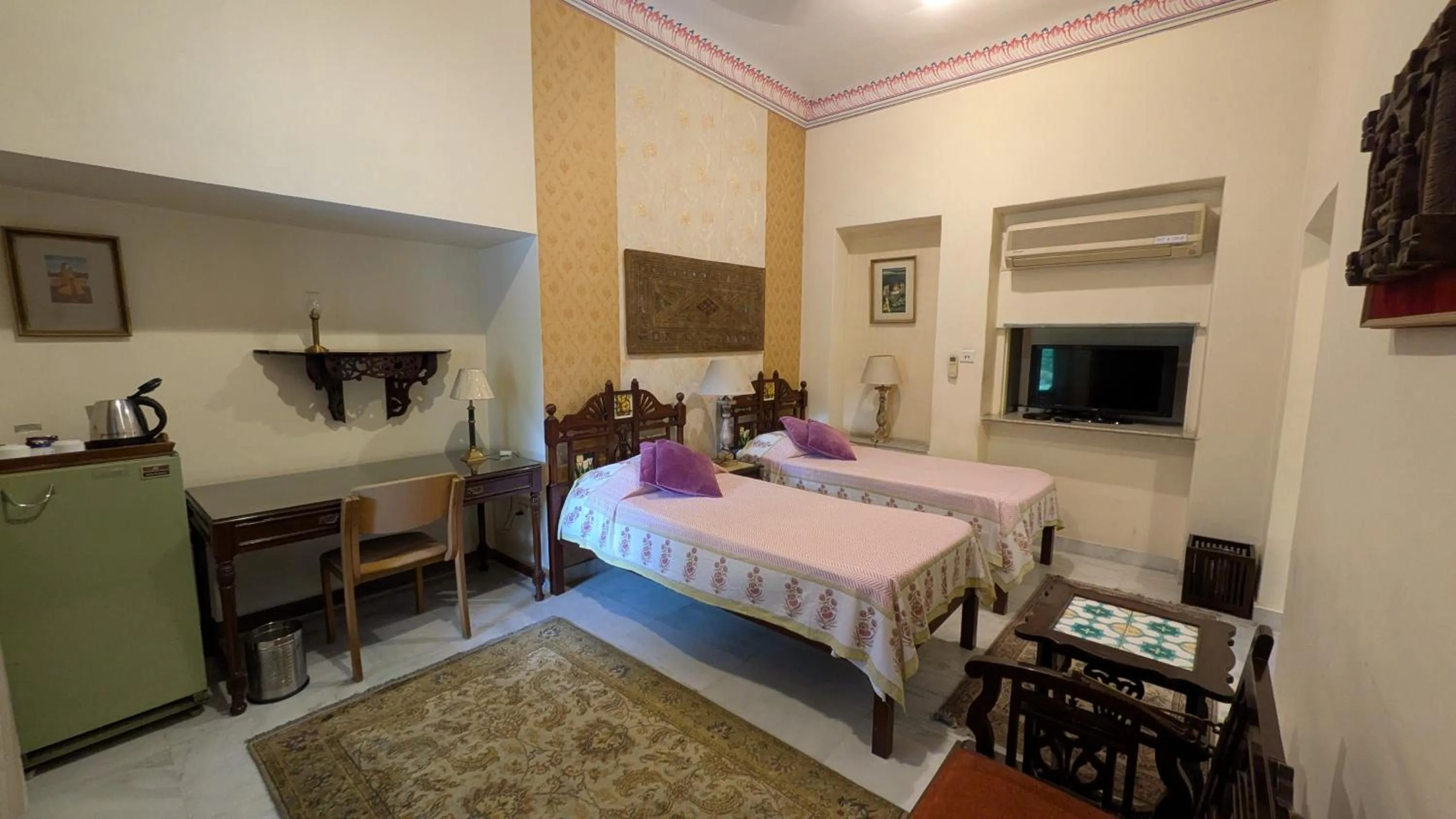 Bed in Hotel Meghniwas