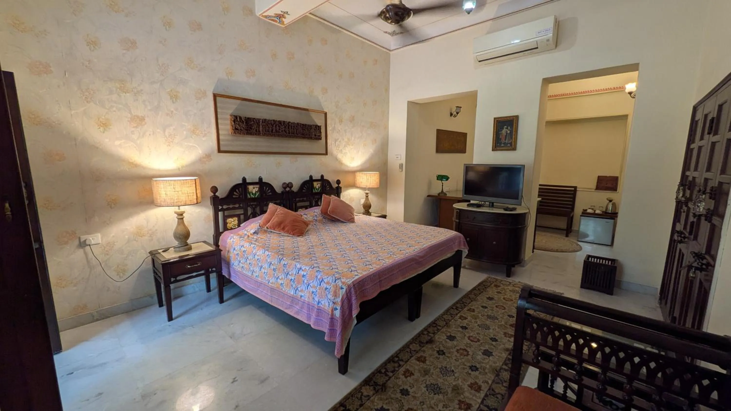 Bed in Hotel Meghniwas