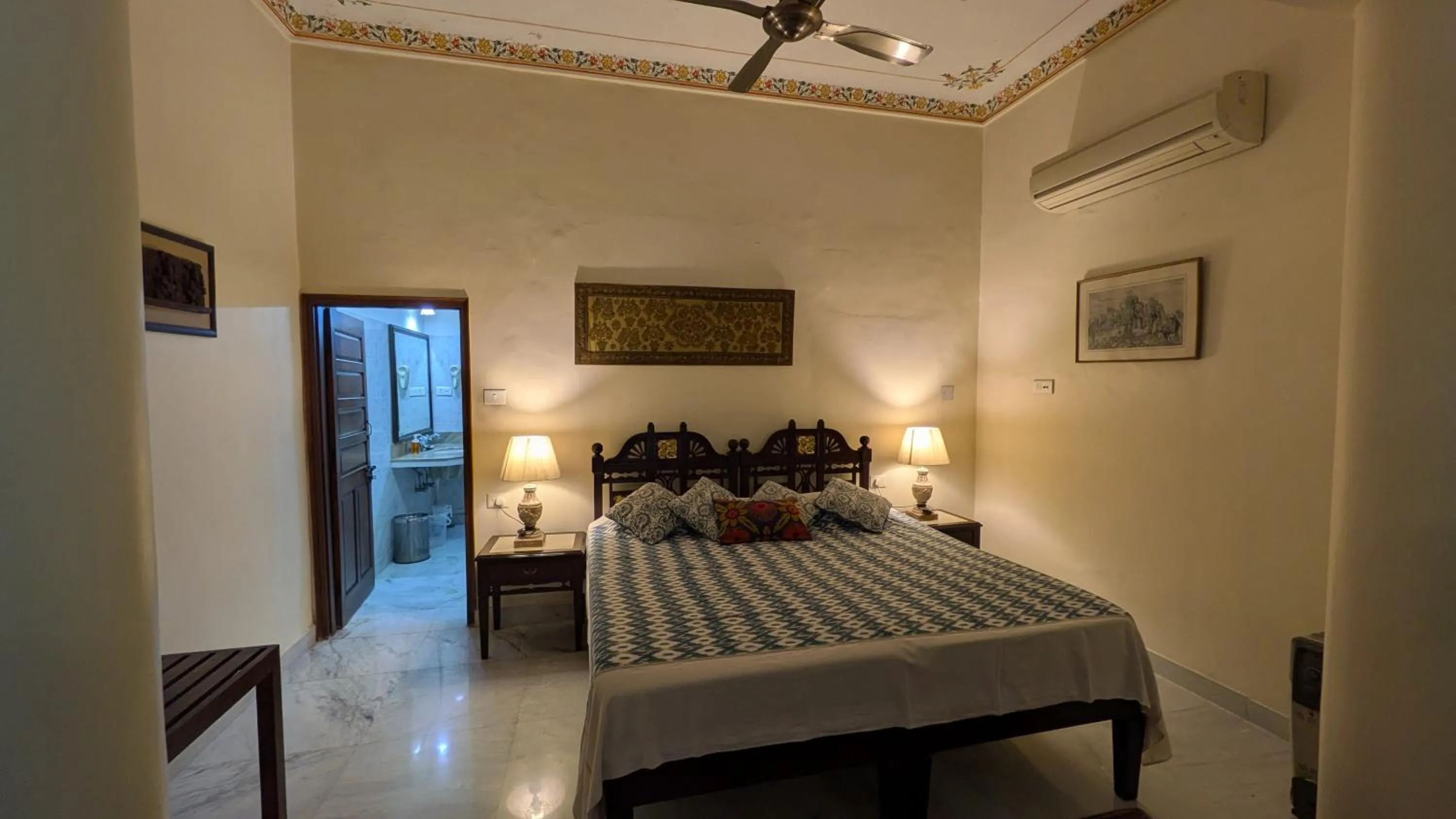 Bed in Hotel Meghniwas