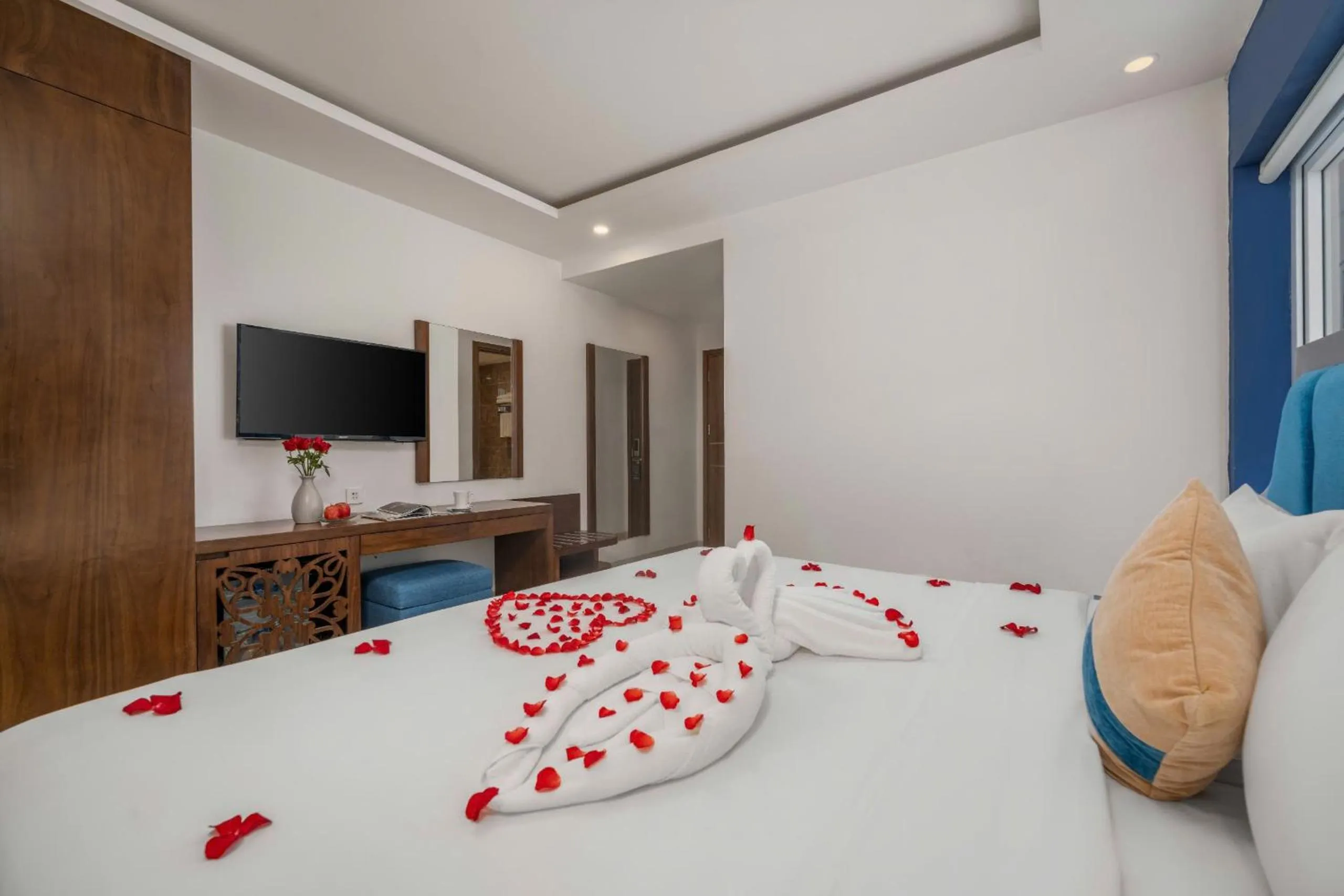 Bedroom, Bed in TGT BEACH HOTEL