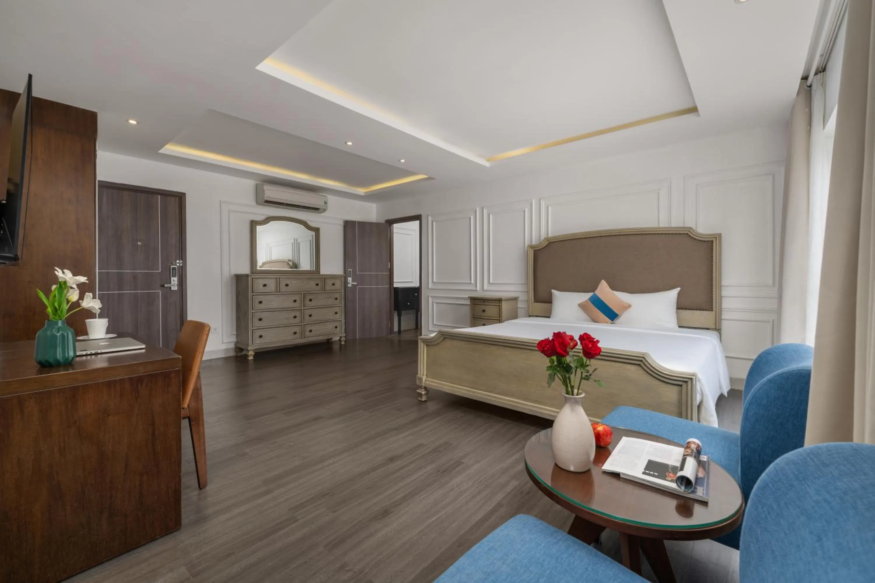 Seating area, Bed in TGT BEACH HOTEL