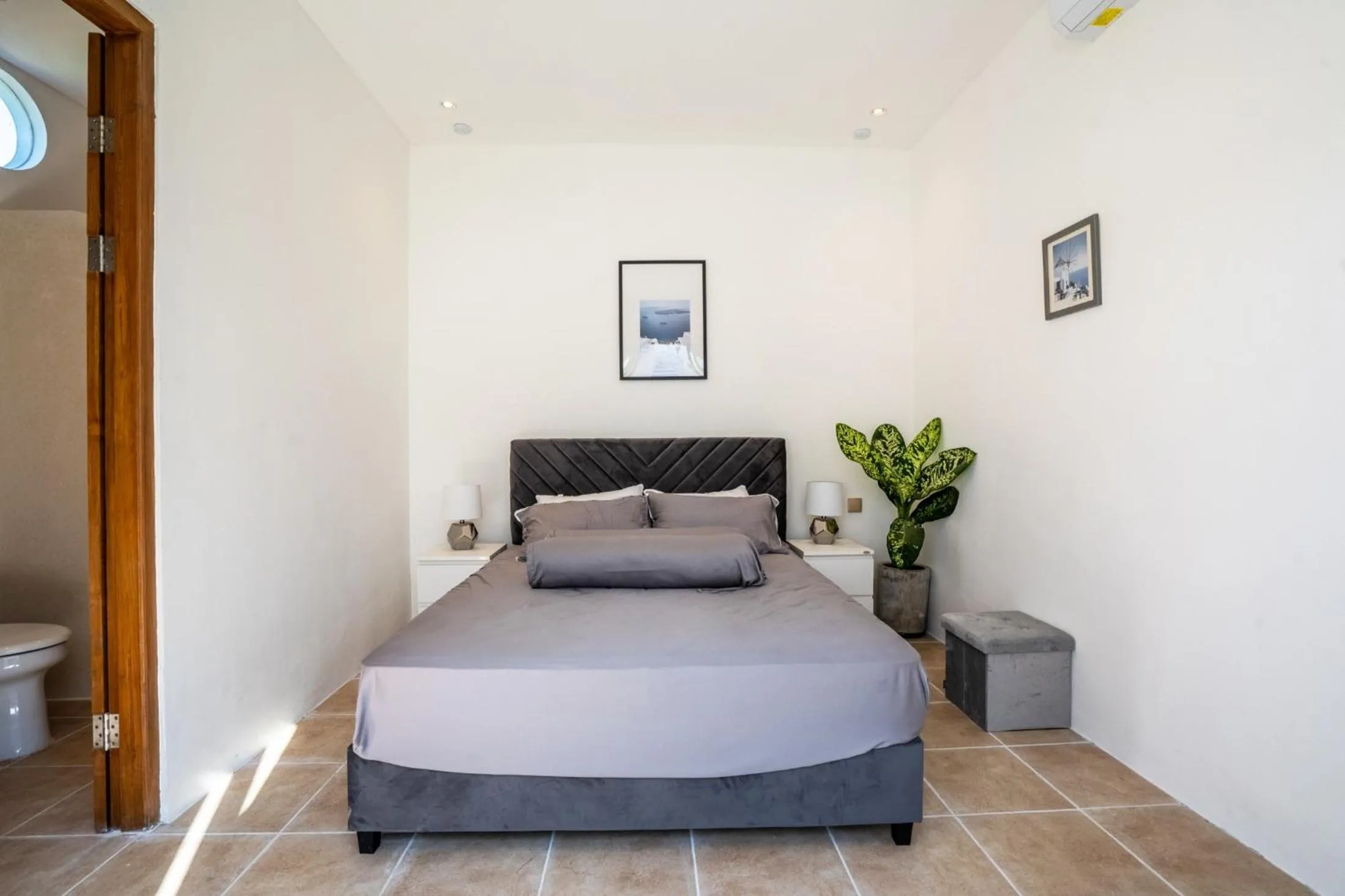 Bed in Eden Cemagi Villa Pererenan