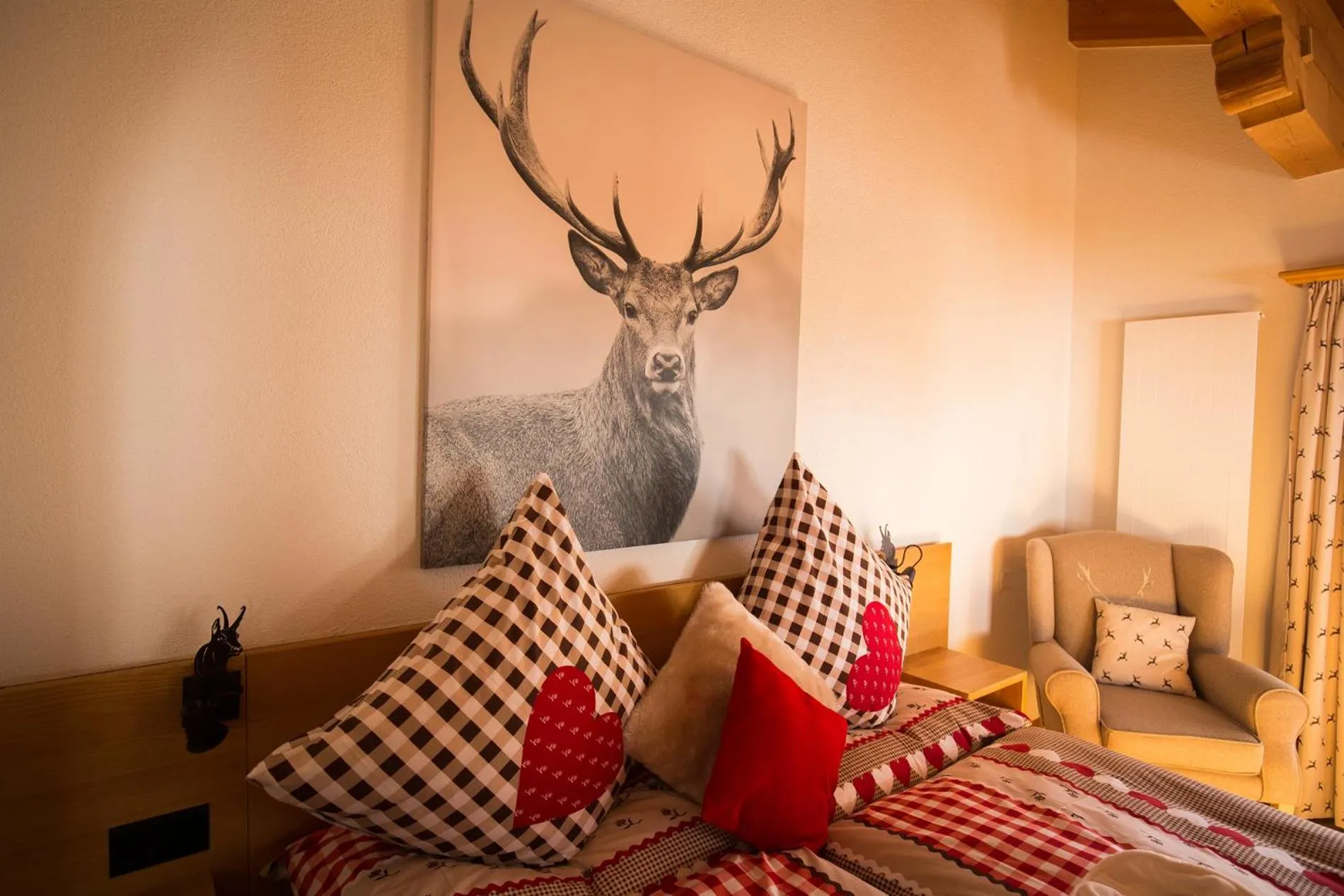 Seating area, Bed in Hotel Madrisajoch