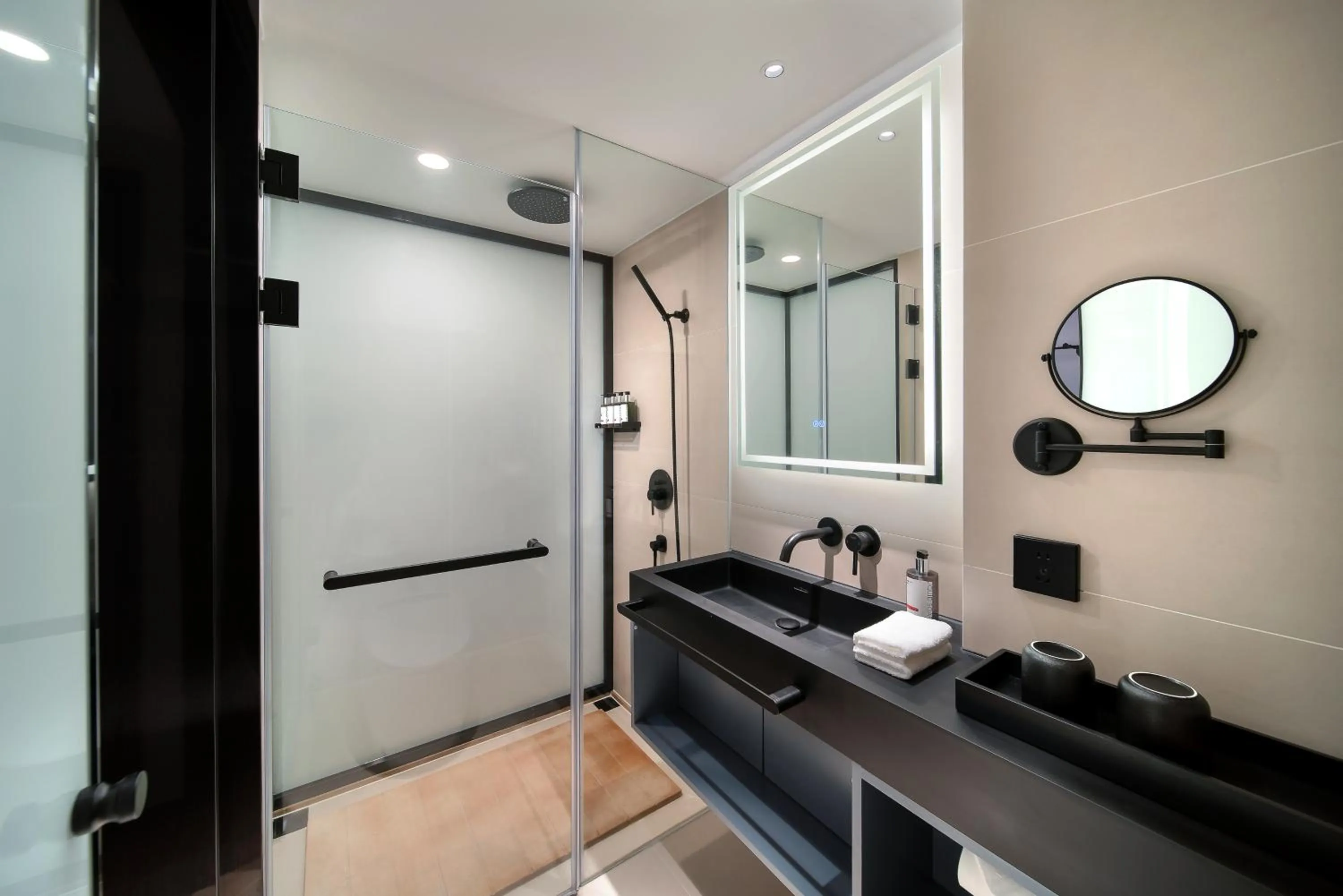 Toilet in CYBO Station SSAW Shangpin Hotel Luohu Shenzhen