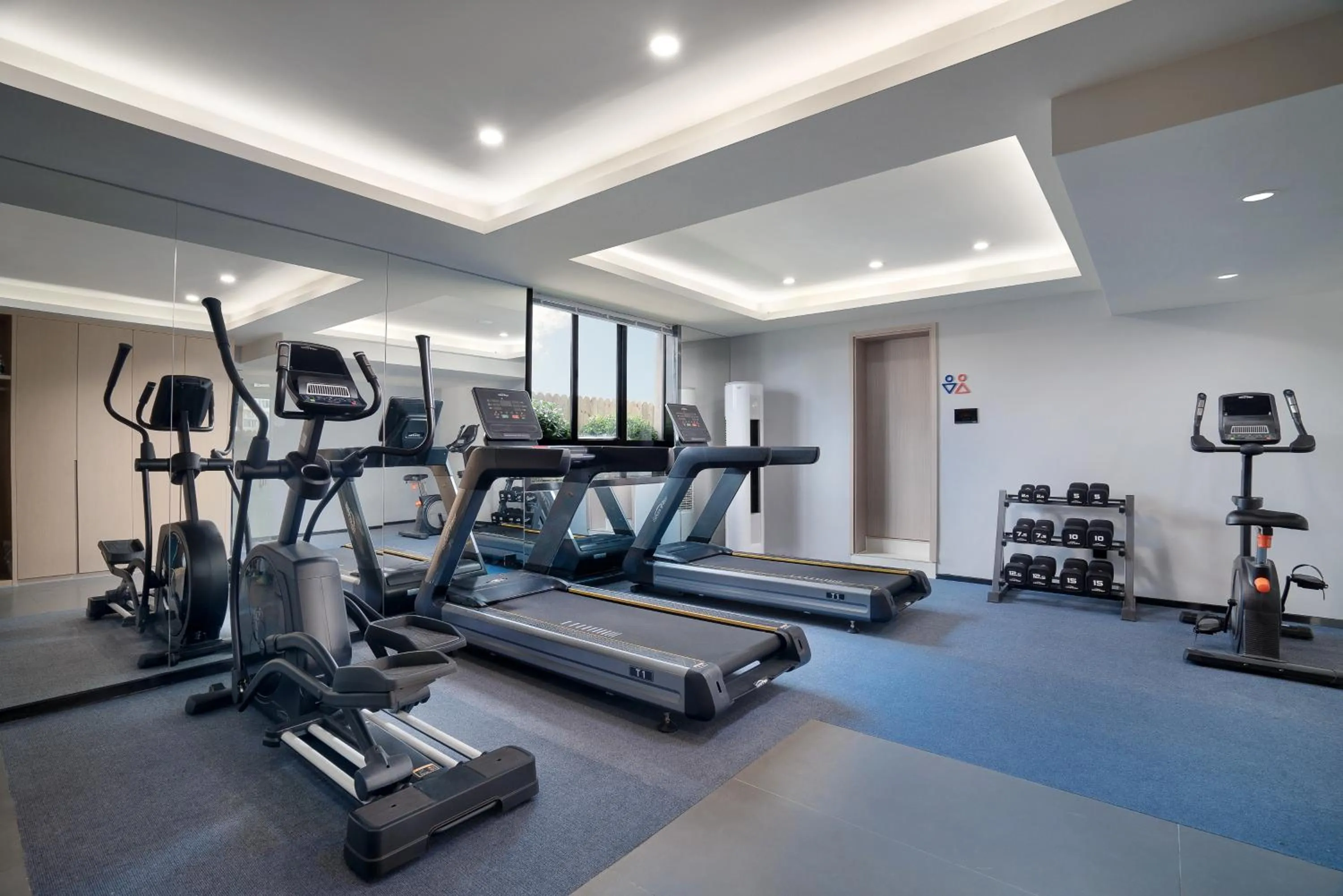 Fitness centre/facilities in CYBO Station SSAW Shangpin Hotel Luohu Shenzhen