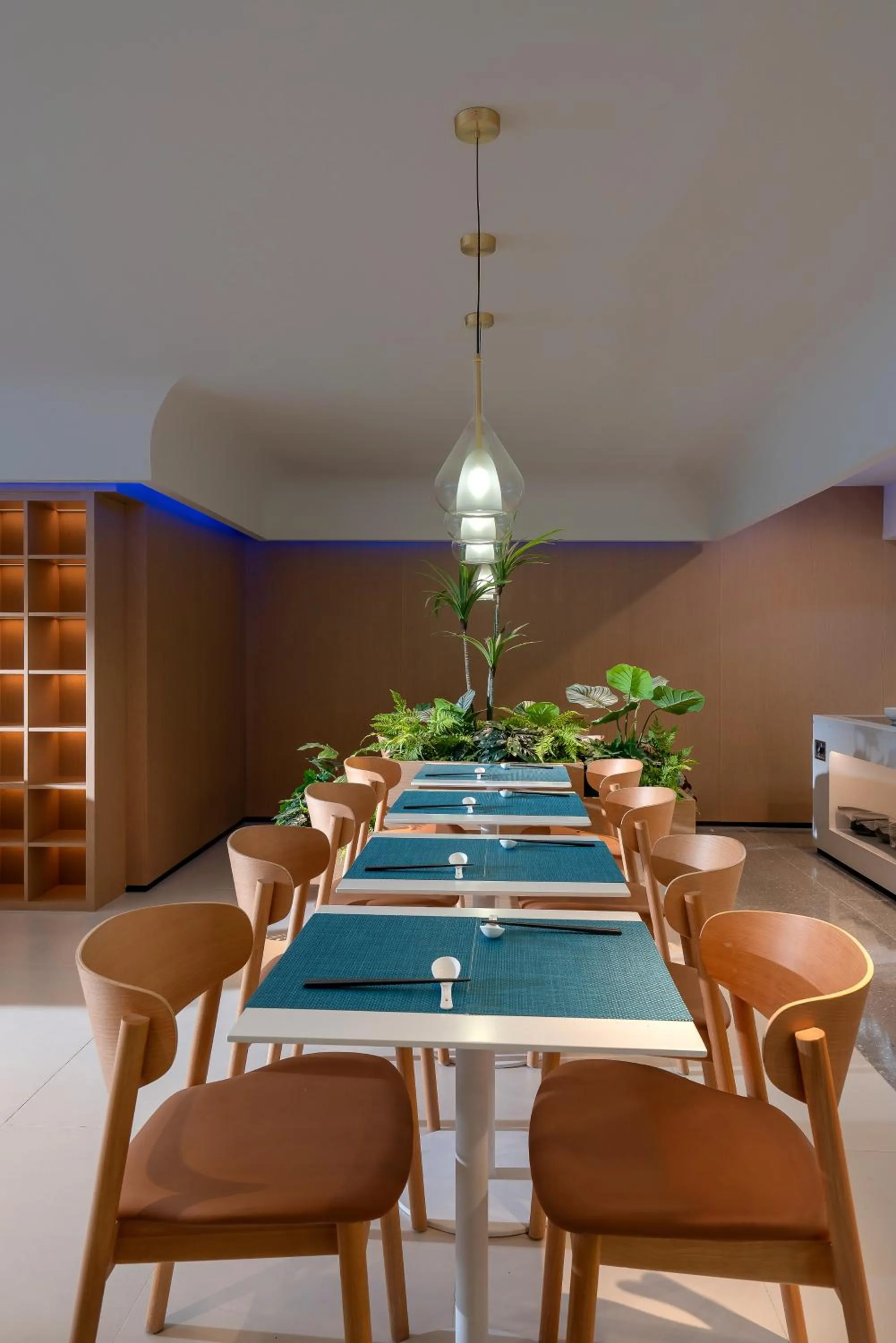 Dining area in CYBO Station SSAW Shangpin Hotel Luohu Shenzhen