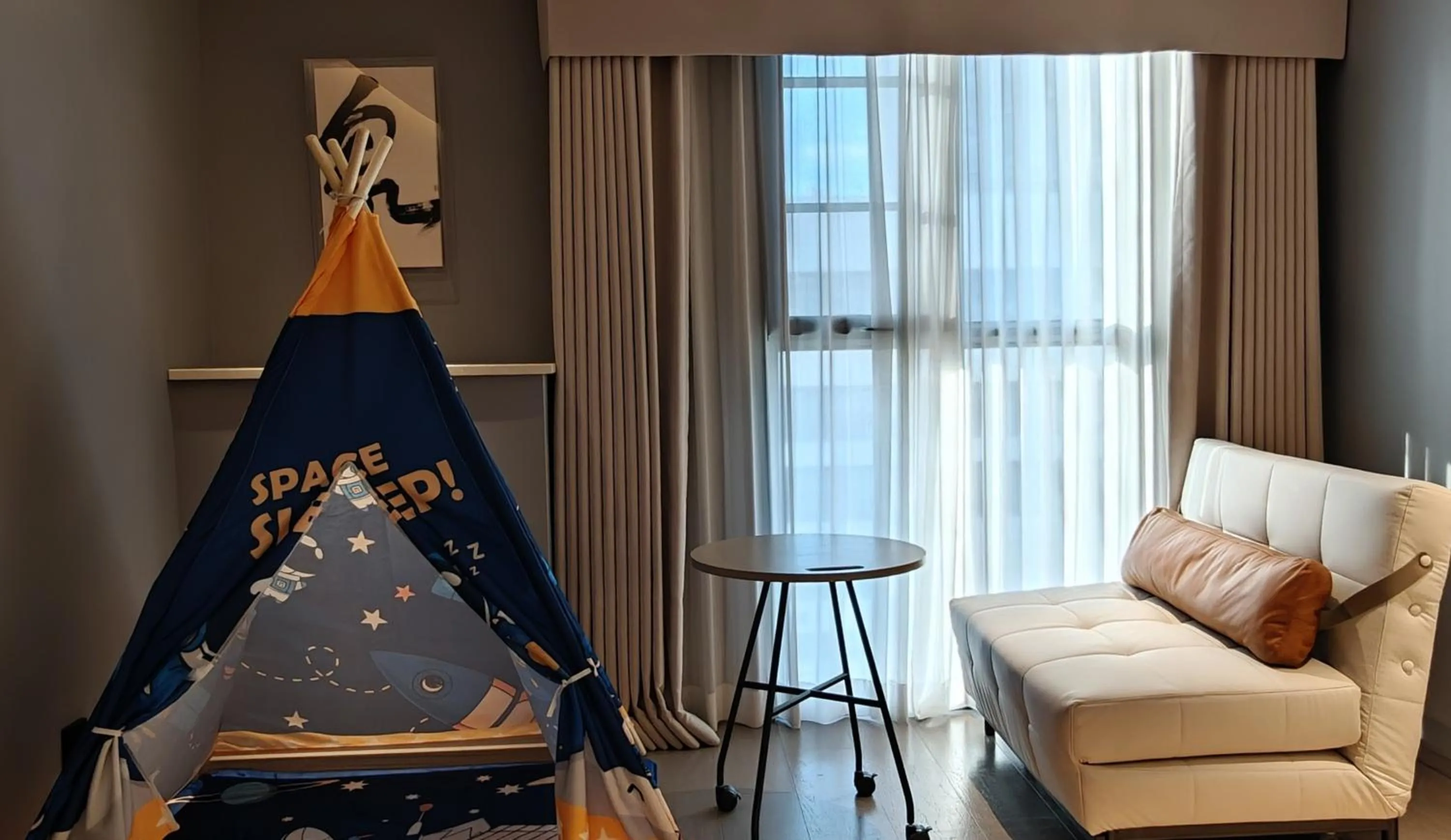 Seating area in CYBO Station SSAW Shangpin Hotel Luohu Shenzhen