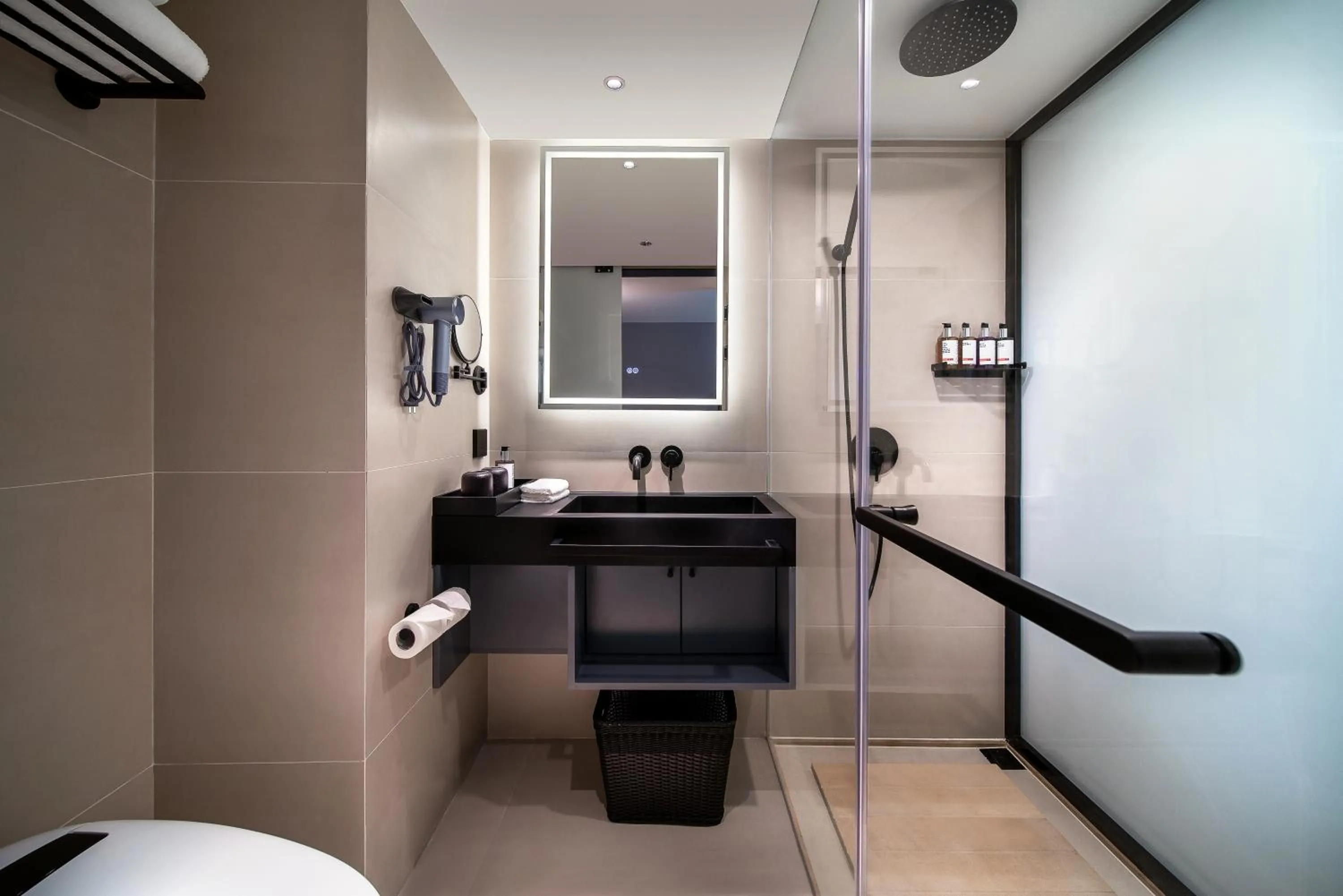 Toilet in CYBO Station SSAW Shangpin Hotel Luohu Shenzhen