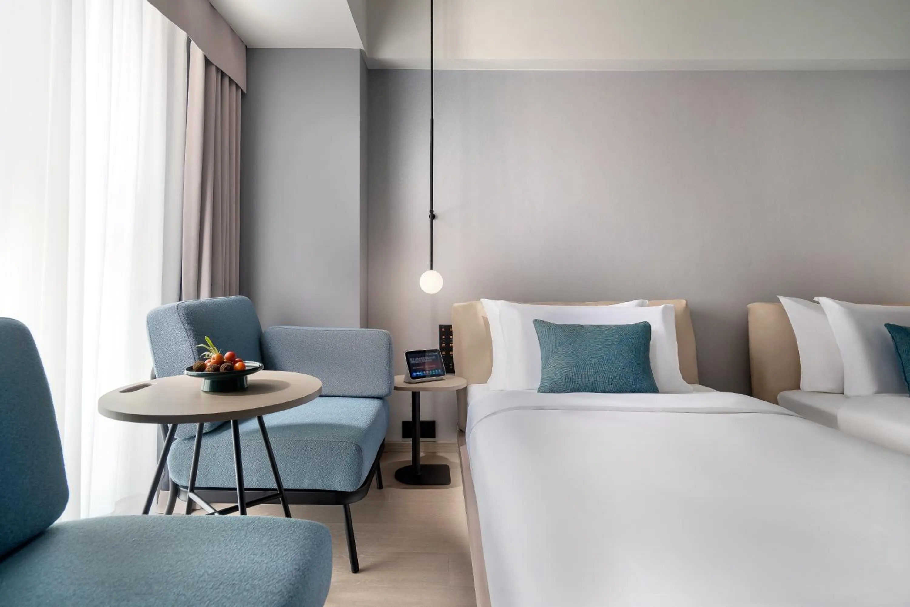 Bedroom, Bed in CYBO Station SSAW Shangpin Hotel Luohu Shenzhen