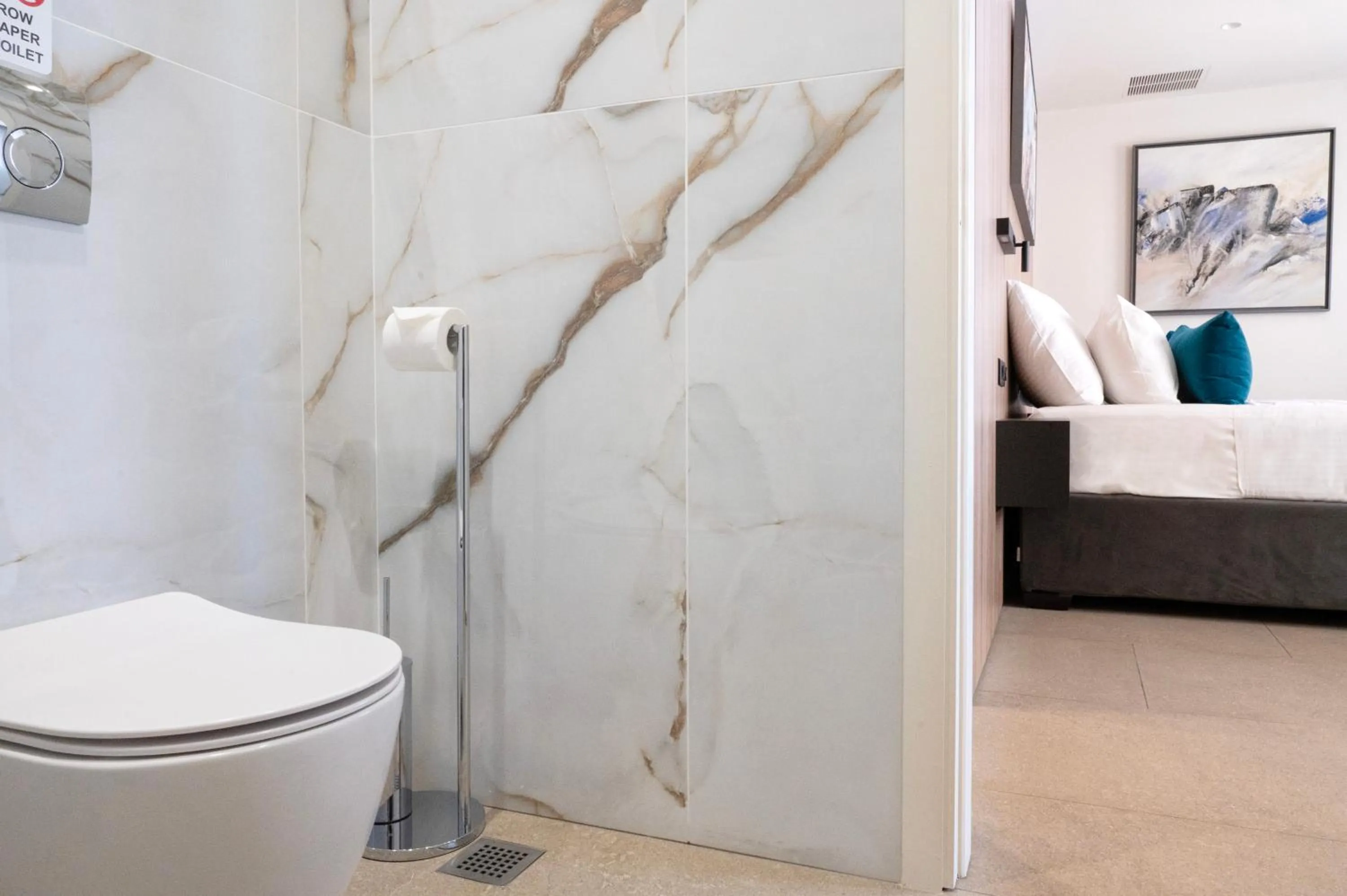 Toilet in Hestia - Kolokotroni 23