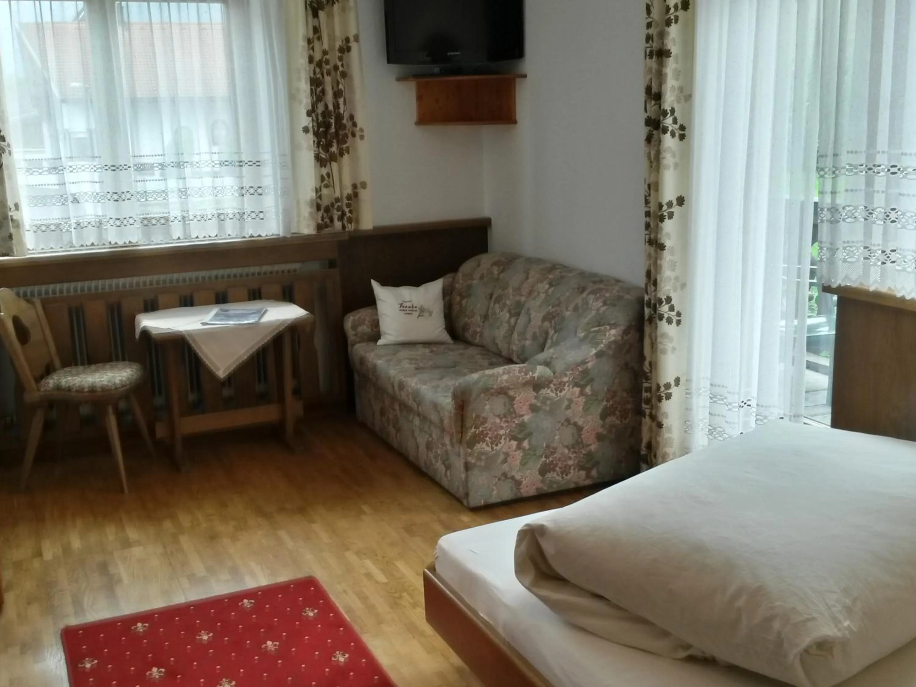 Photo of the whole room, Bed in Gasthof Pension Traube