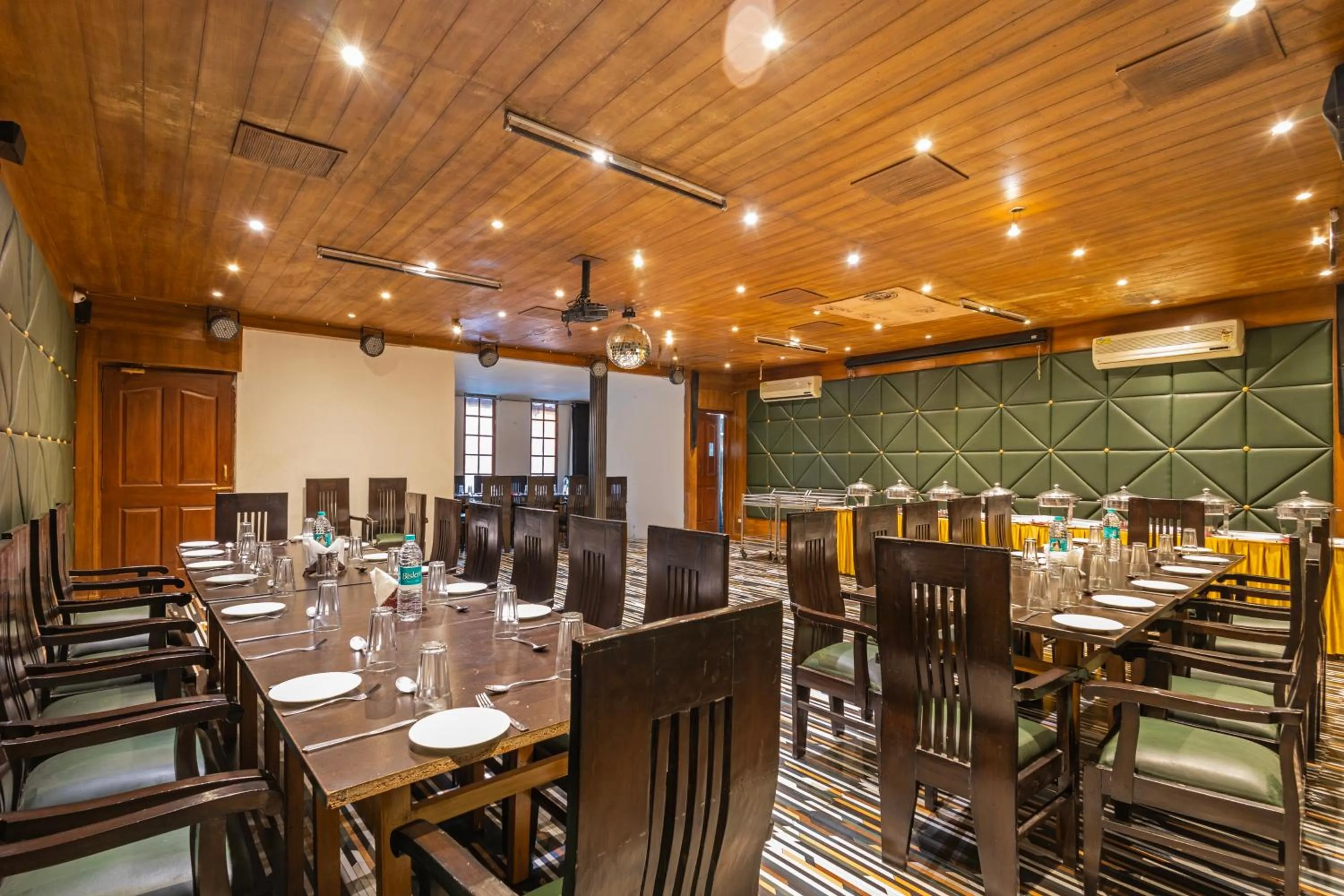 Restaurant/places to eat in Treebo Premium Torrentium - A Heritage Hotel