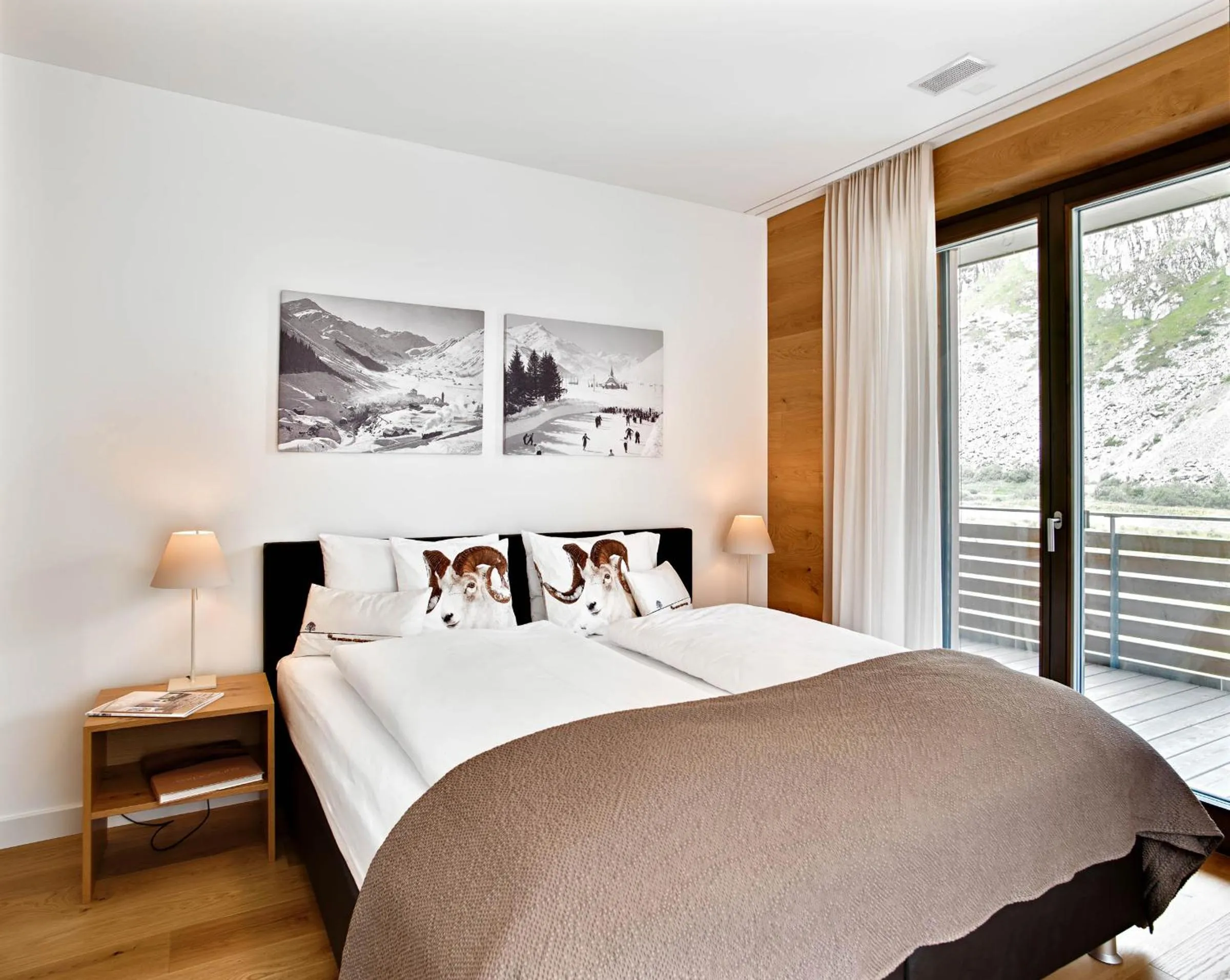 Photo of the whole room, Bed in Andermatt Alpine Apartments