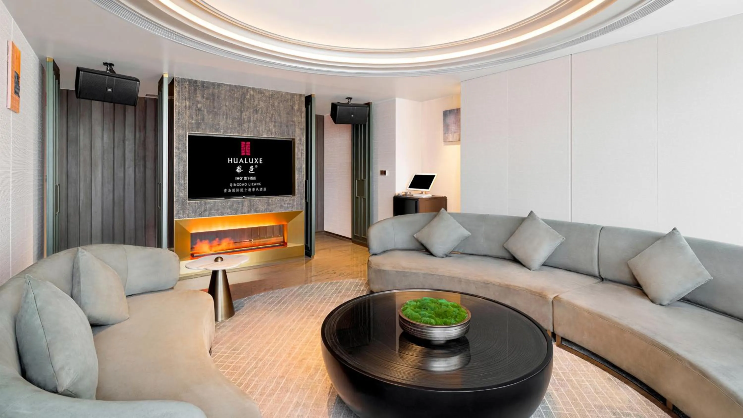 Restaurant/places to eat in HUALUXE Hotels and Resorts Qingdao Licang, an IHG Hotel