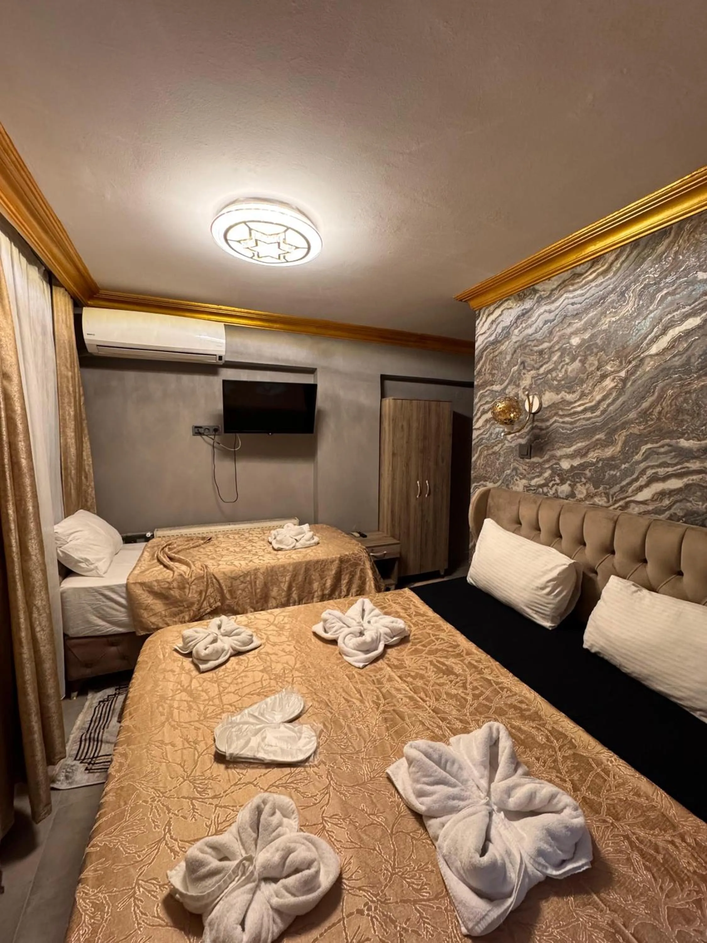 Bed in Gür Royal Suit Aparts