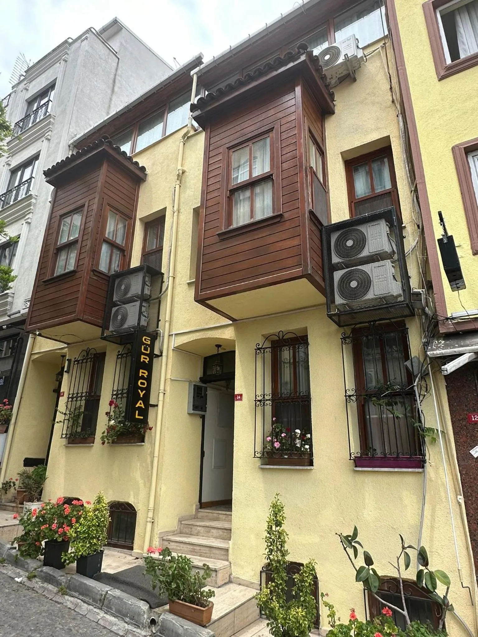 Property building in Gür Royal Suit Aparts