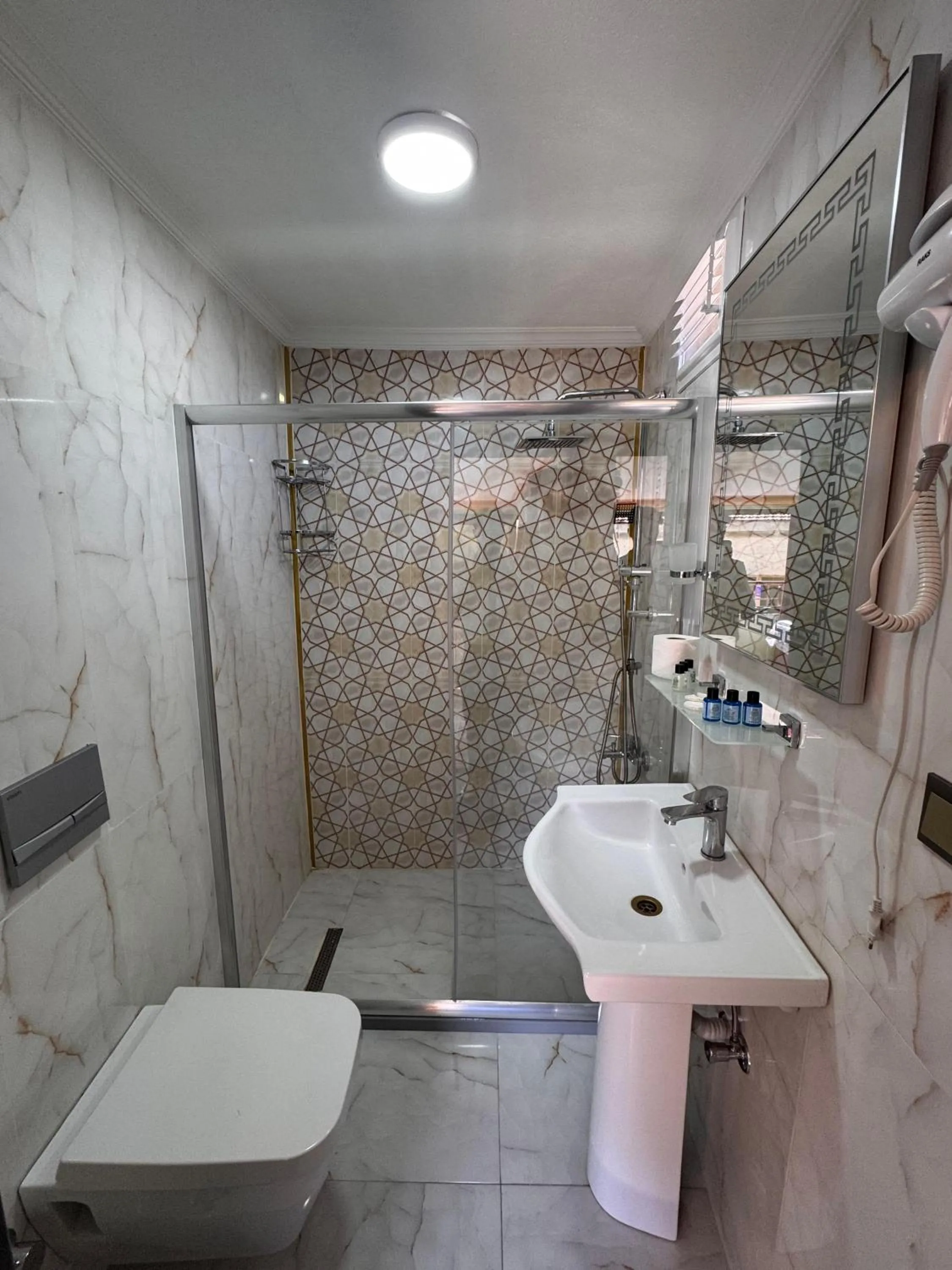 Shower in Gür Royal Suit Aparts