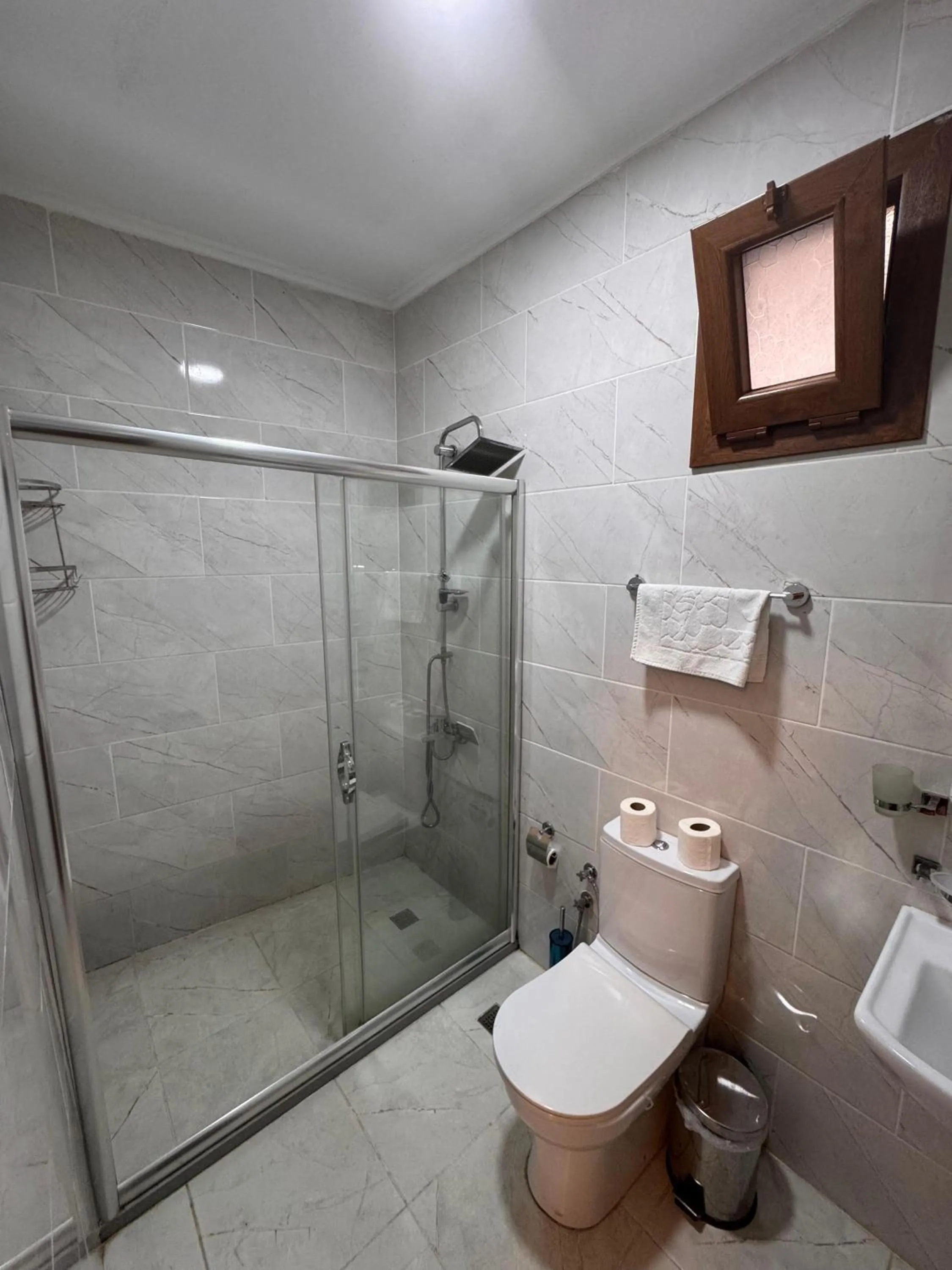 Shower in Gür Royal Suit Aparts