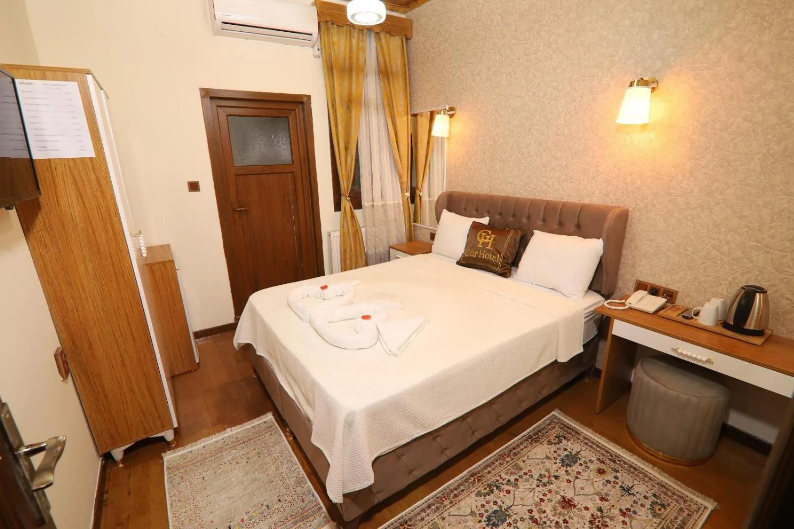 Bed in Gür Royal Suit Aparts