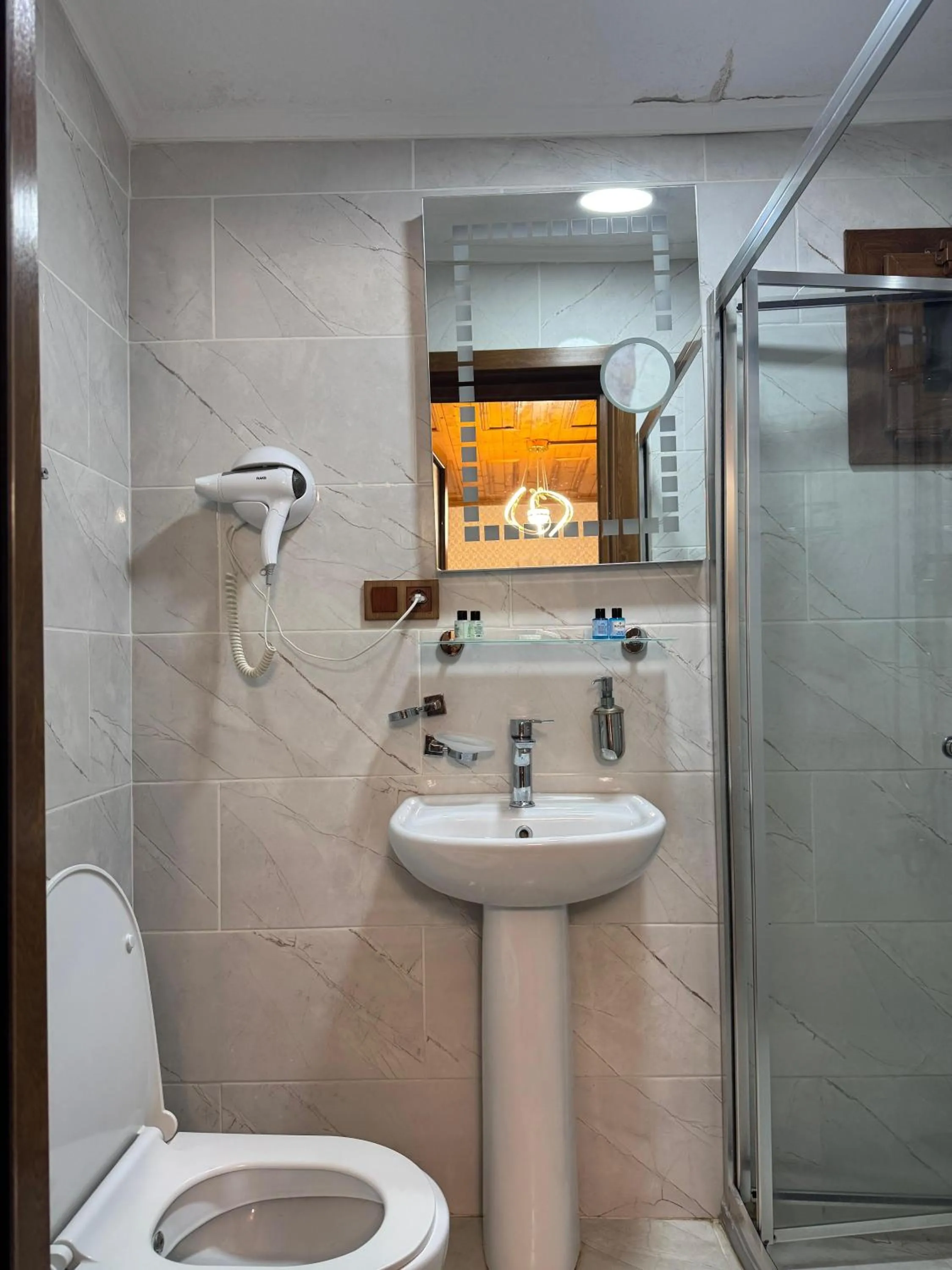 Shower in Gür Royal Suit Aparts