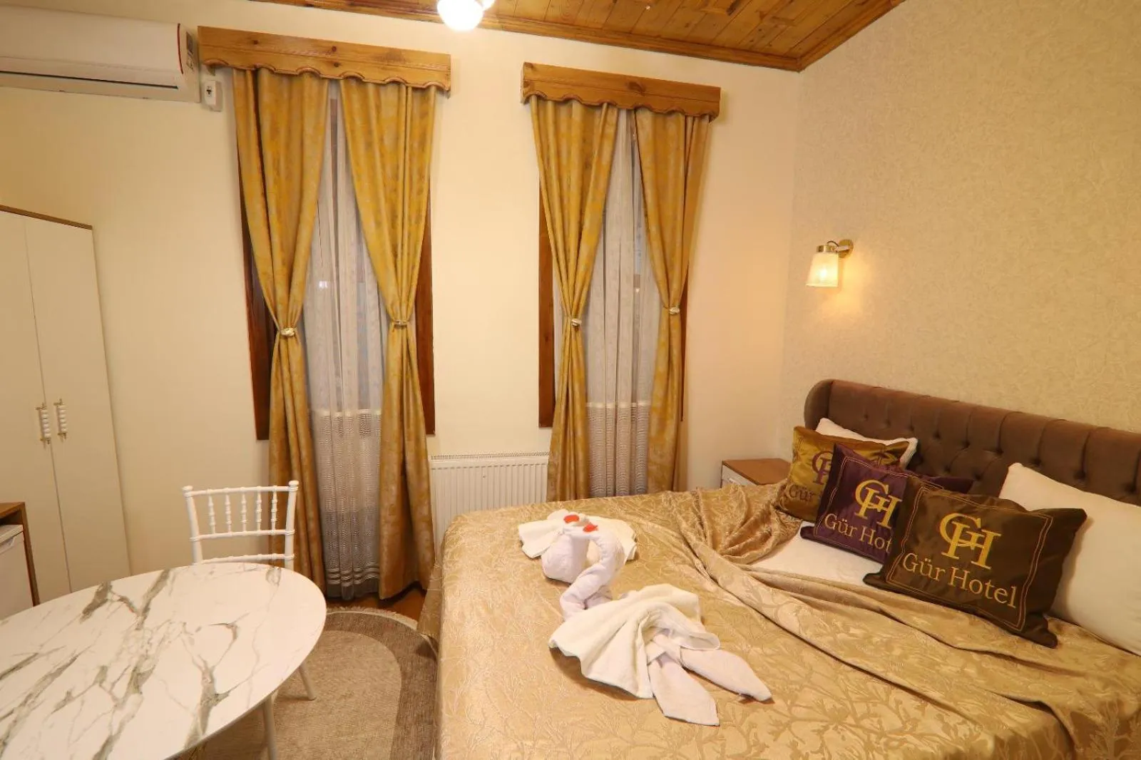 Bed in Gür Royal Suit Aparts