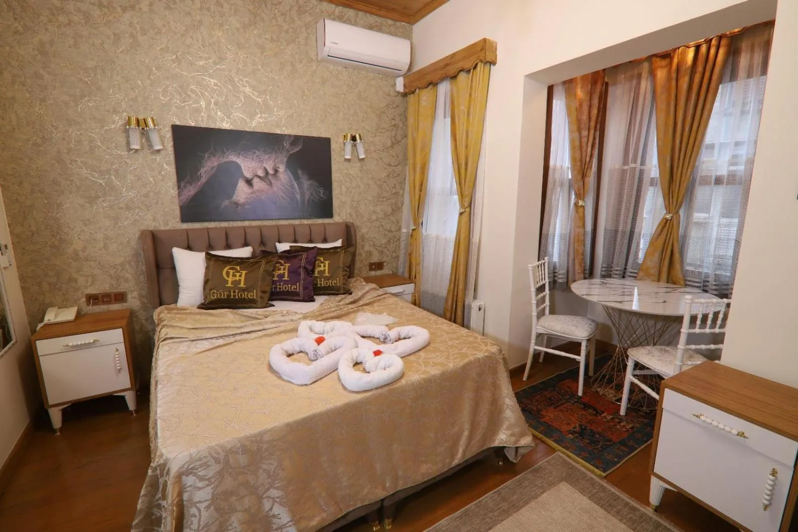 Bed in Gür Royal Suit Aparts