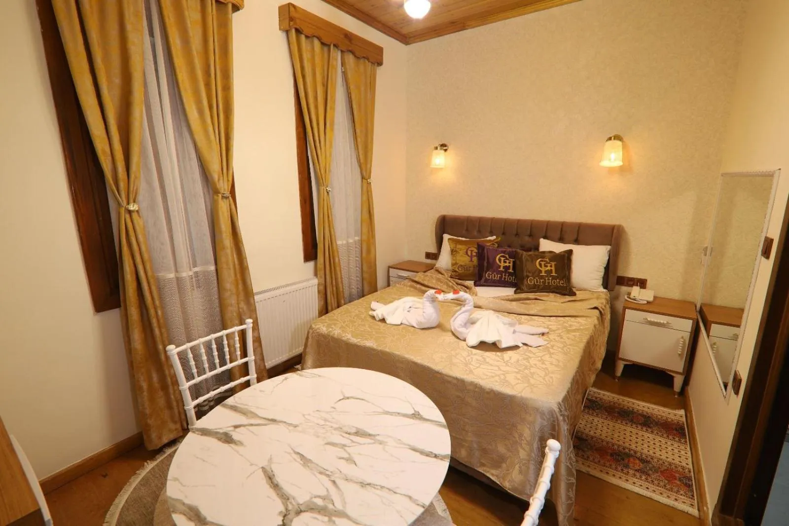 Bed in Gür Royal Suit Aparts