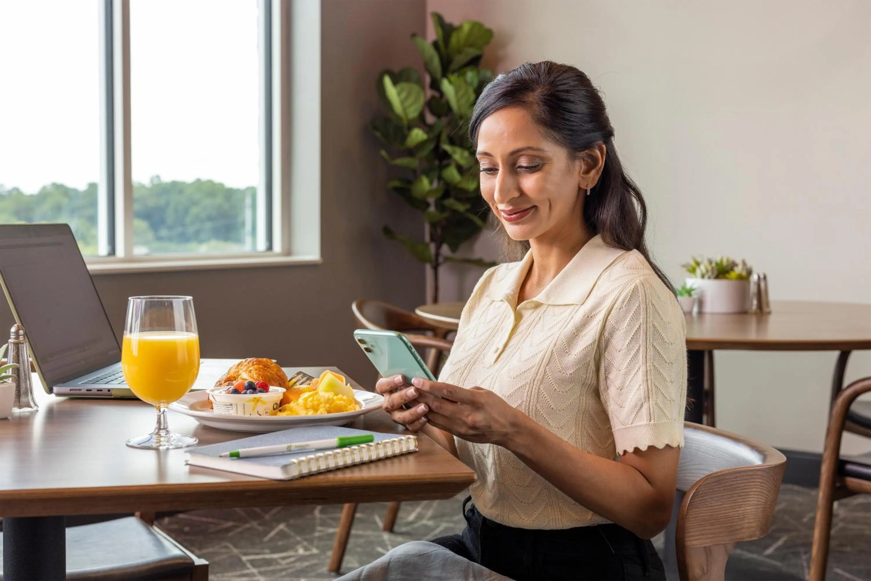 Restaurant/places to eat in Holiday Inn Carlsbad/San Diego, an IHG Hotel