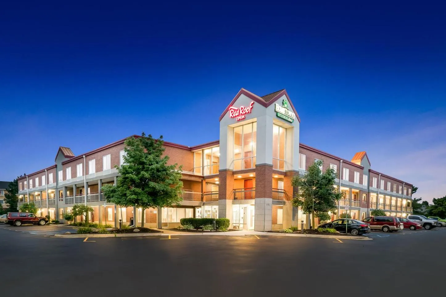 Property building in HomeTowne Studios by Red Roof Auburn Hills