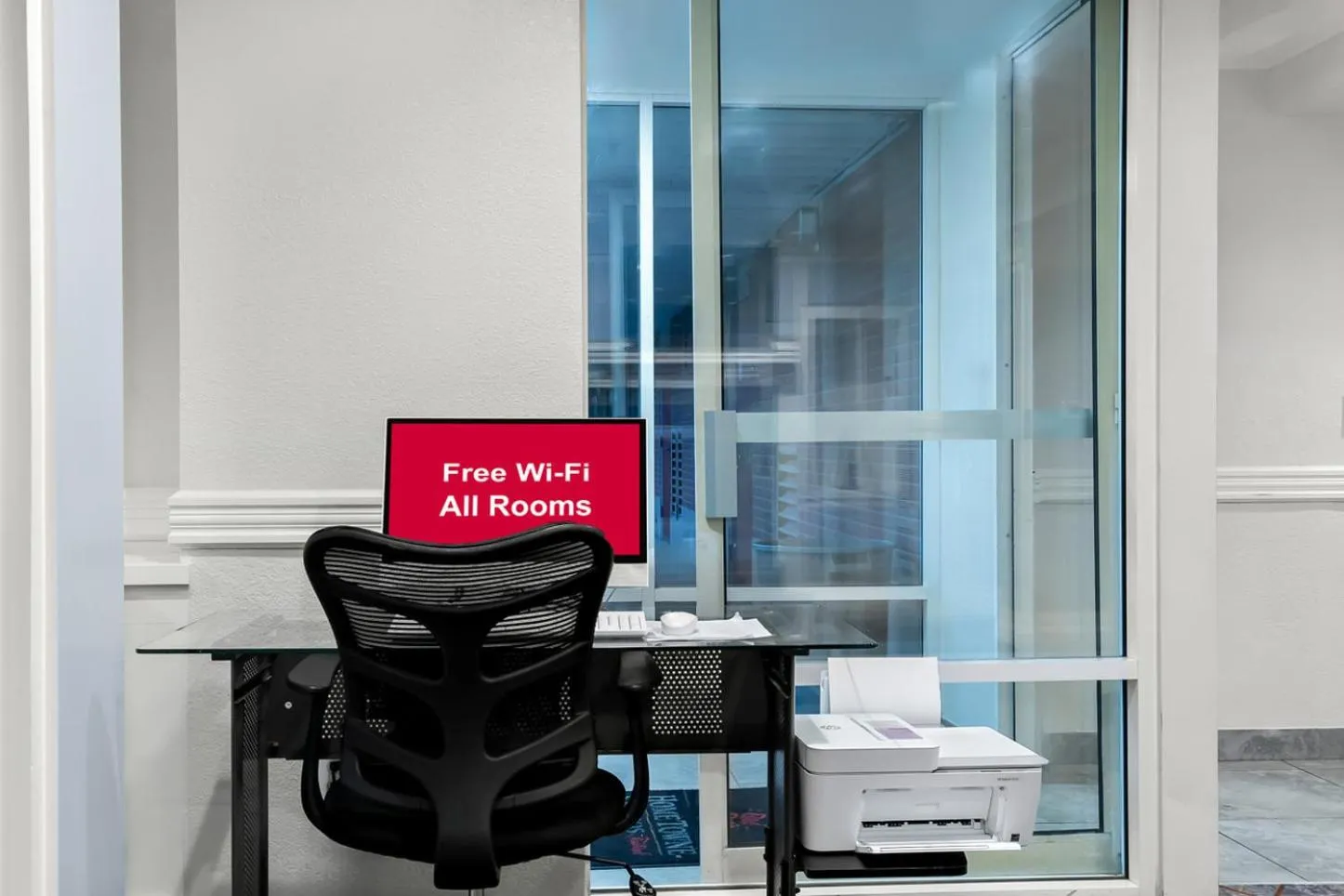 Business facilities in HomeTowne Studios by Red Roof Auburn Hills