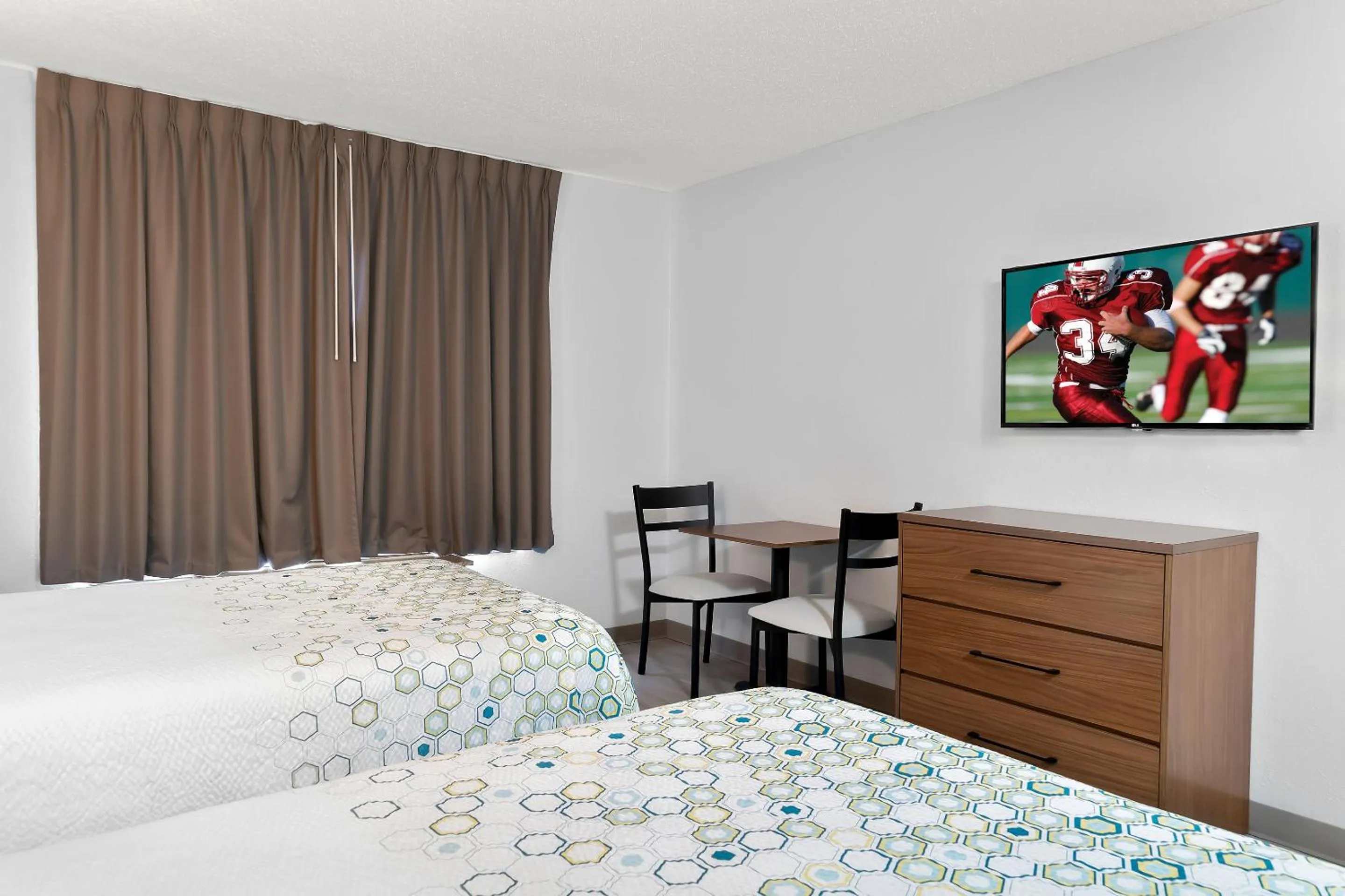 Photo of the whole room, Bed in HomeTowne Studios by Red Roof Auburn Hills