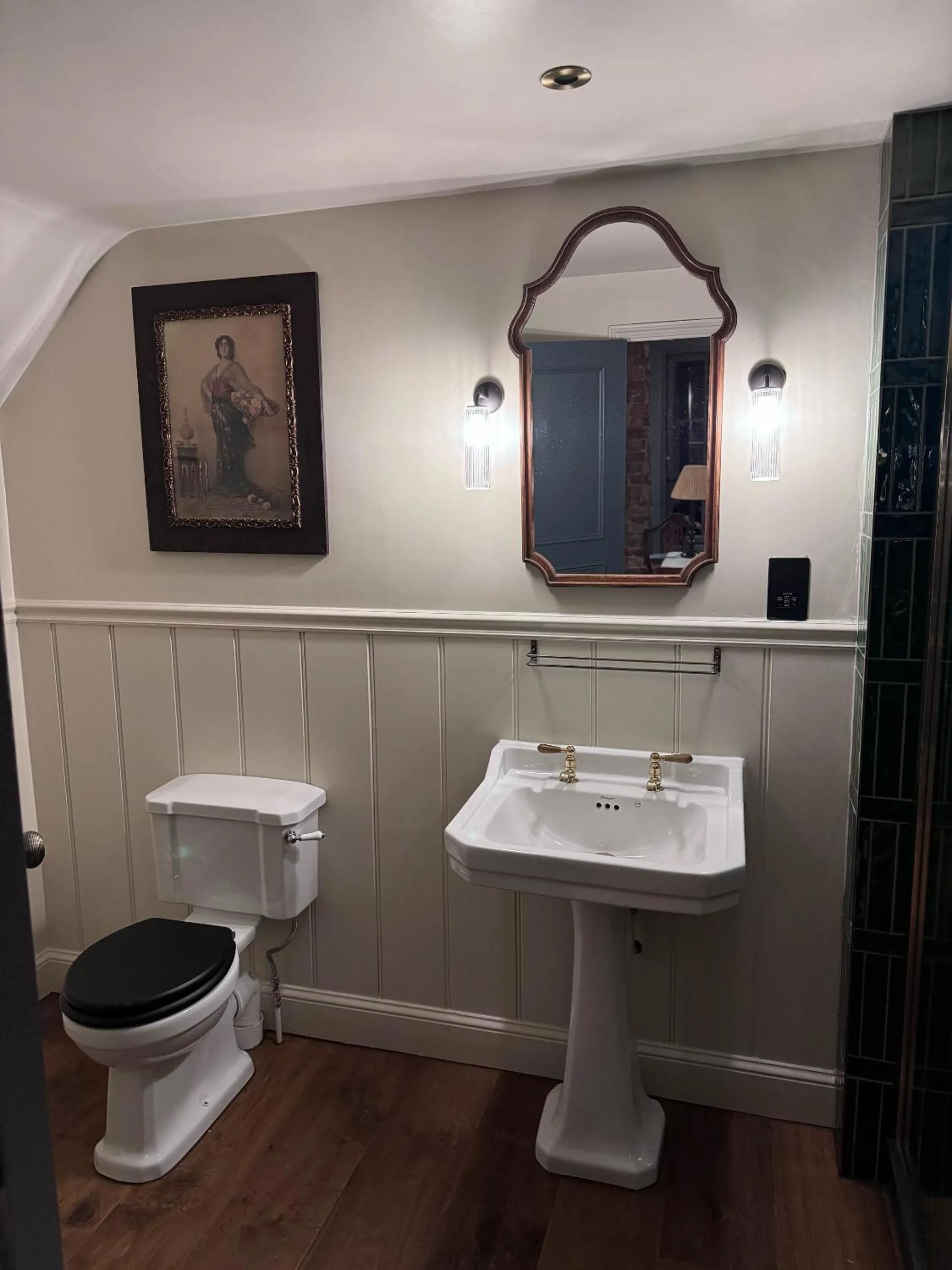 Bathroom in The Leicester Arms Country Inn