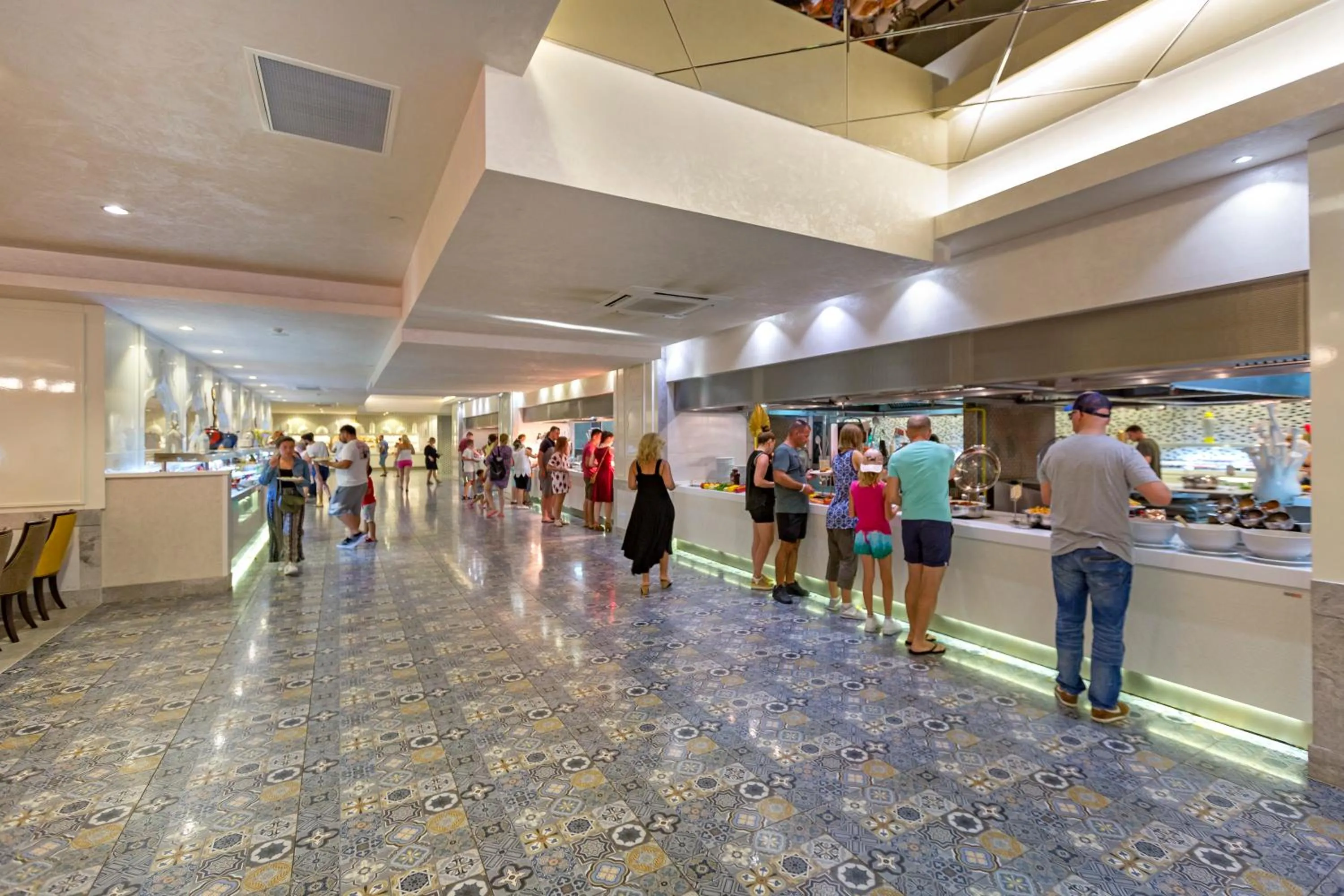 Restaurant/places to eat in Royal Taj Mahal Hotel