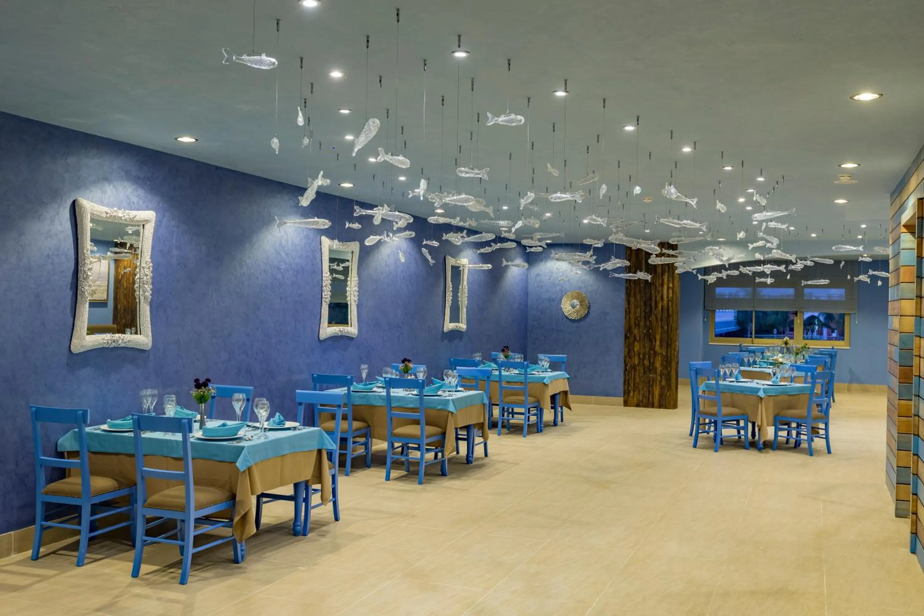 Restaurant/places to eat in Royal Taj Mahal Hotel